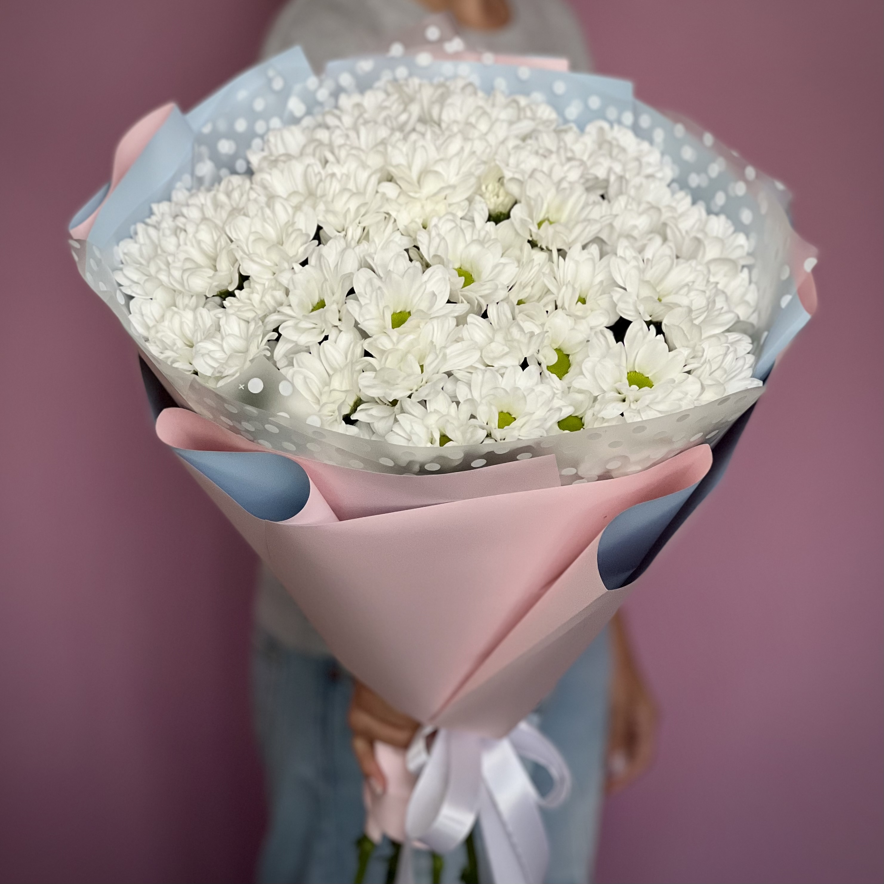 Хризантемы Букет из 11 кустовых белых хризантем