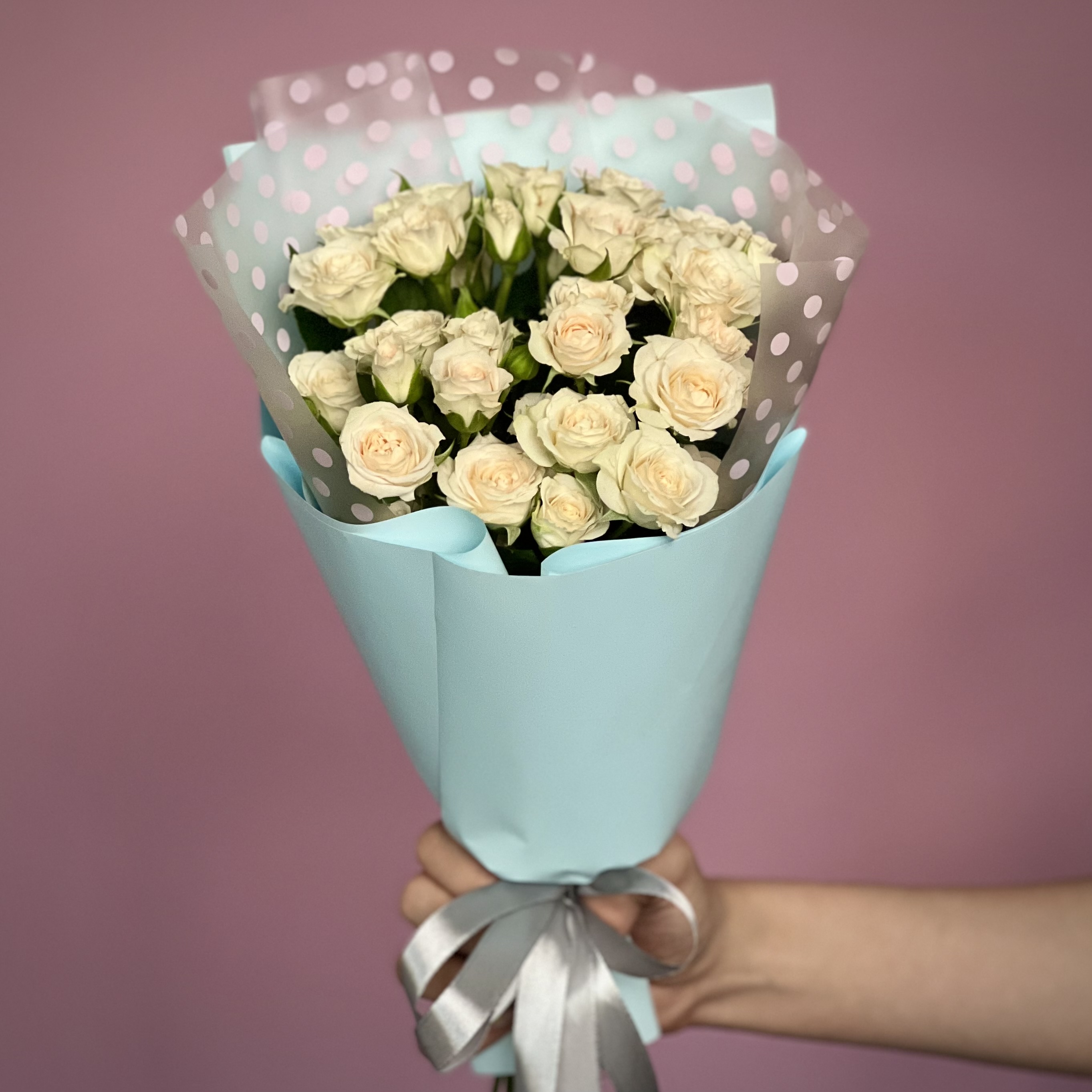 Кустовая роза Букет из 7 кустовых кремовых роз