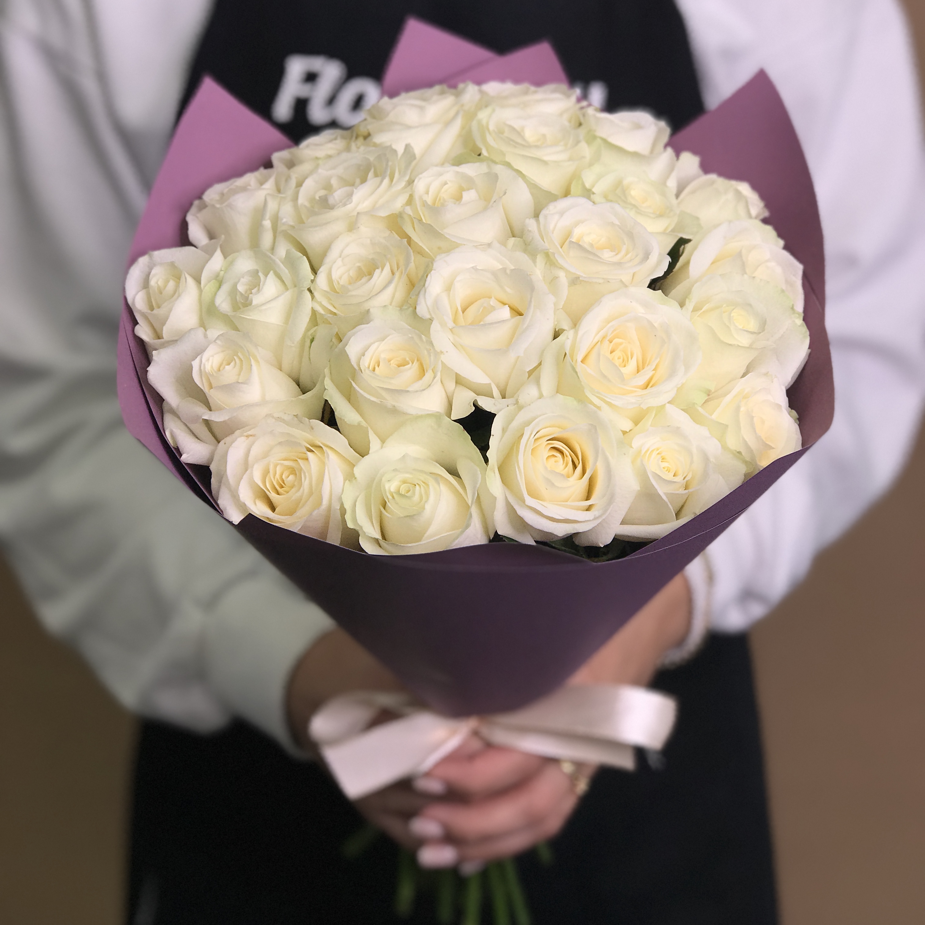 Букет из 25 белых роз (40 см) букет из 35 белых роз 40 см