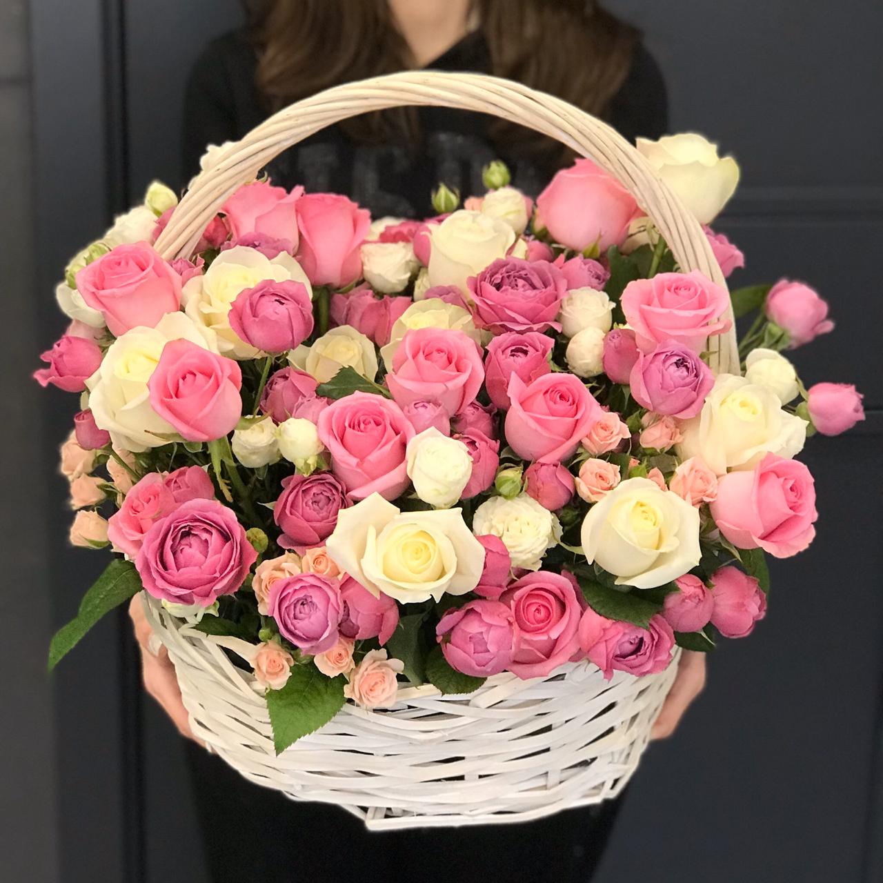 Букеты из роз Корзина цветов Воздушный поцелуй
