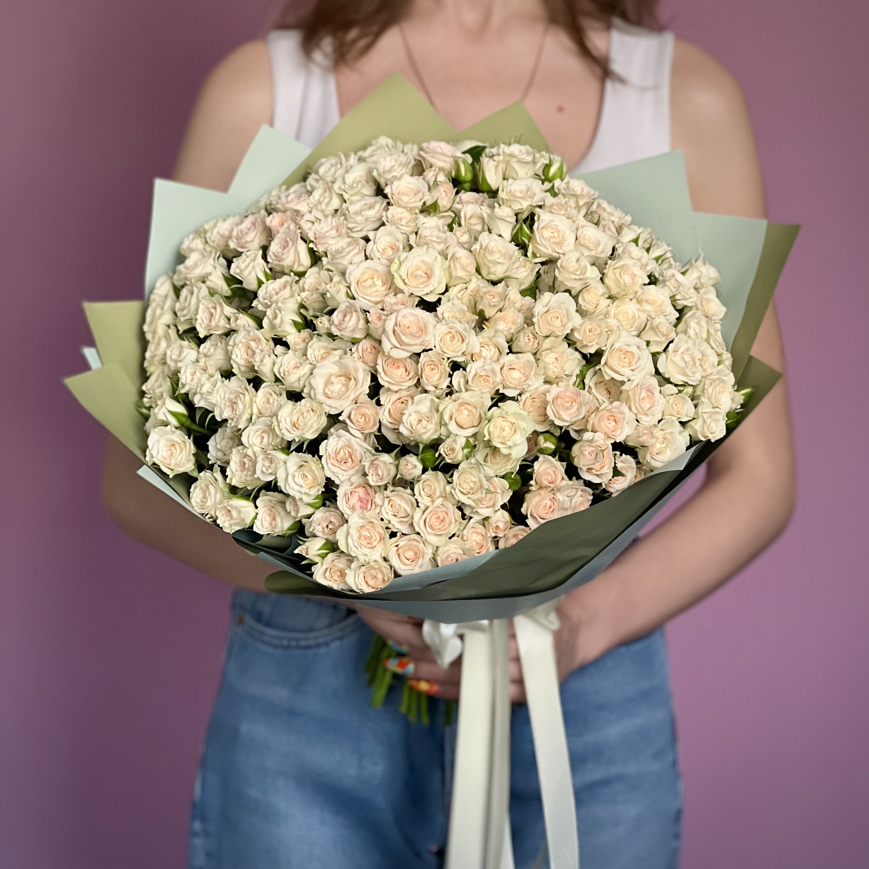 Кустовая роза Букет из 51 кустовой кремовой розы