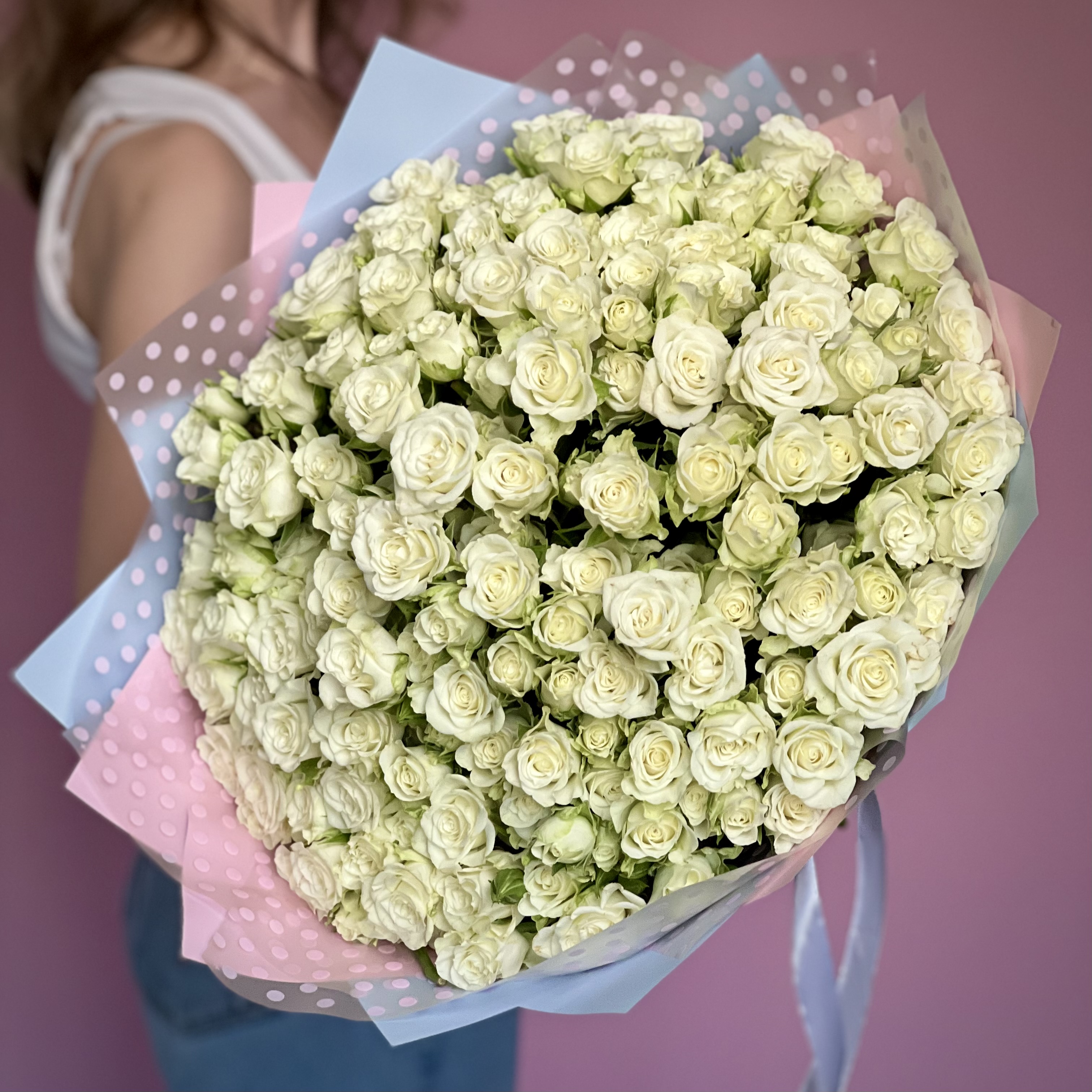 букет из 51 кустовой розовой розы Букет из 51 кустовой белой розы