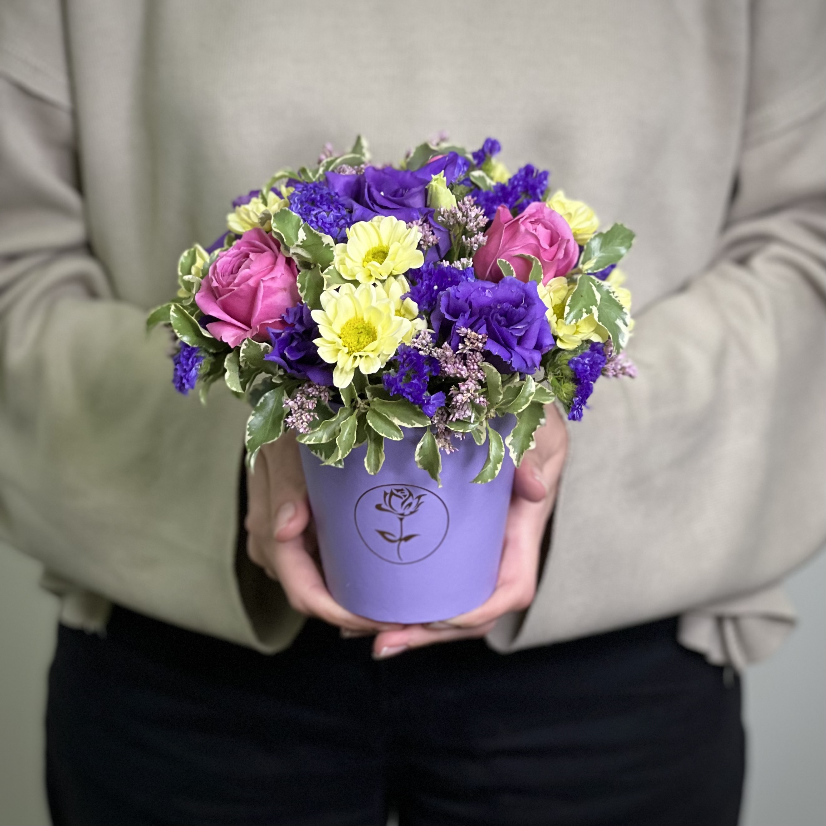 Кустовая роза Композиция в кашпо Флора