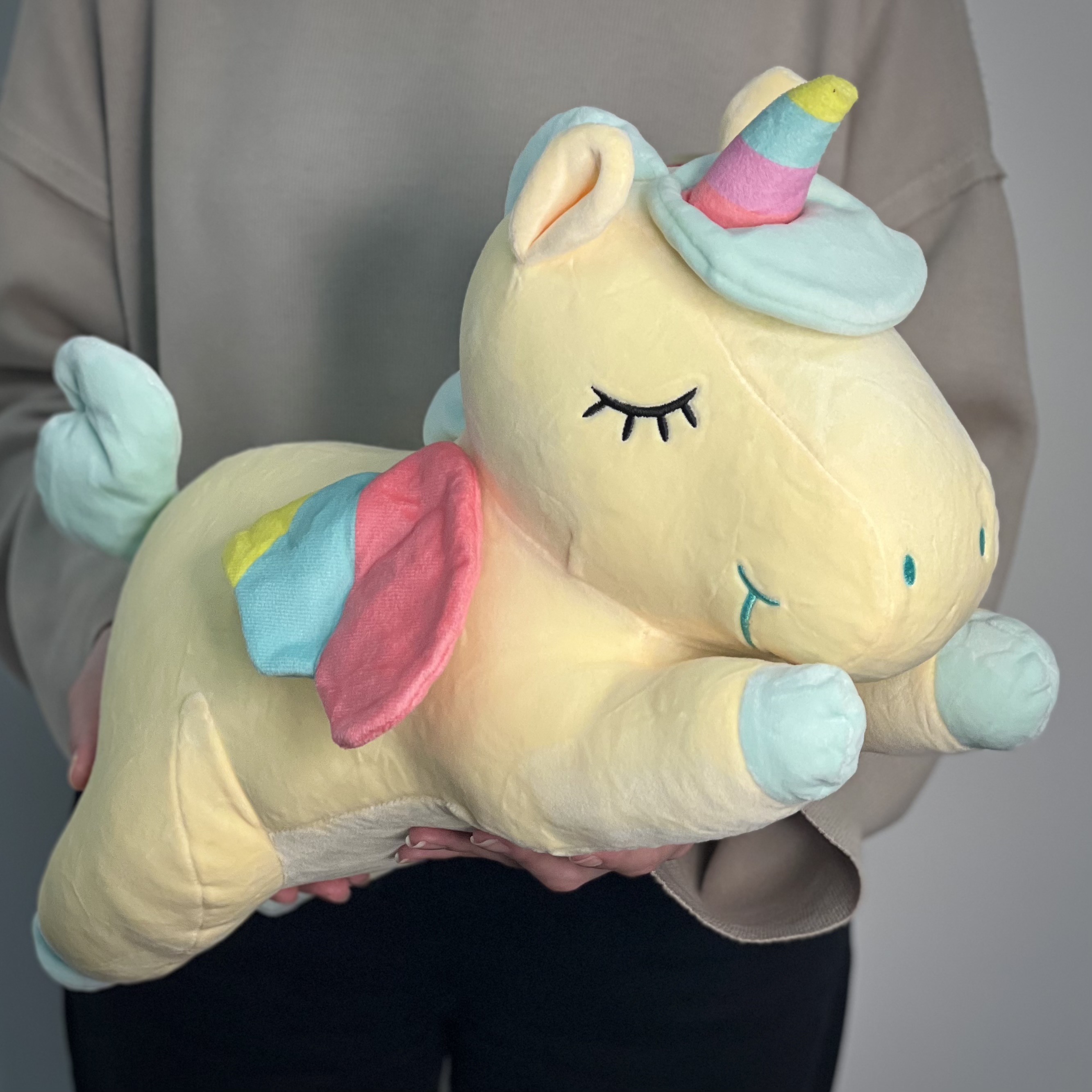 Единорог кремовый