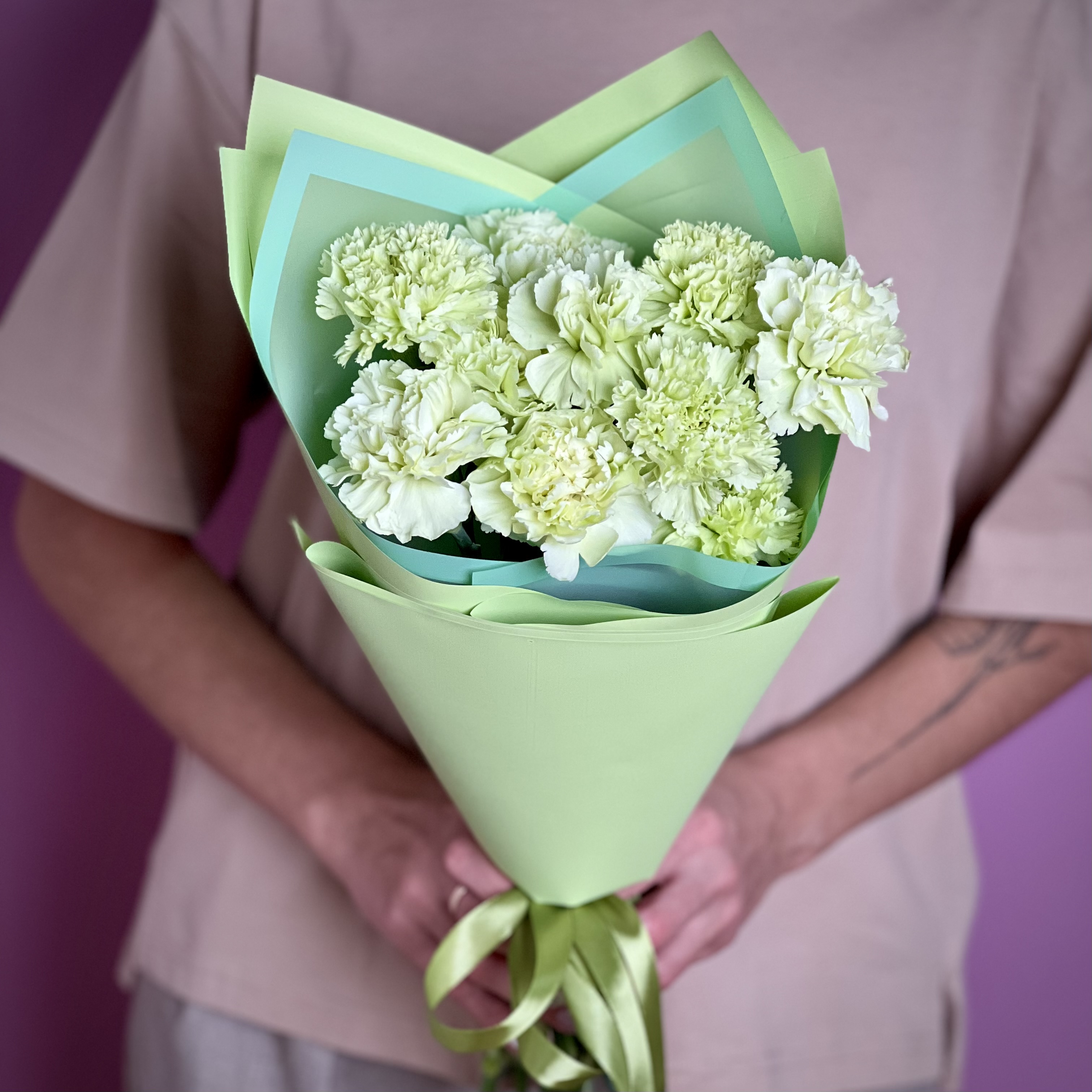 Гвоздики Букет из 11 фисташковых гвоздик