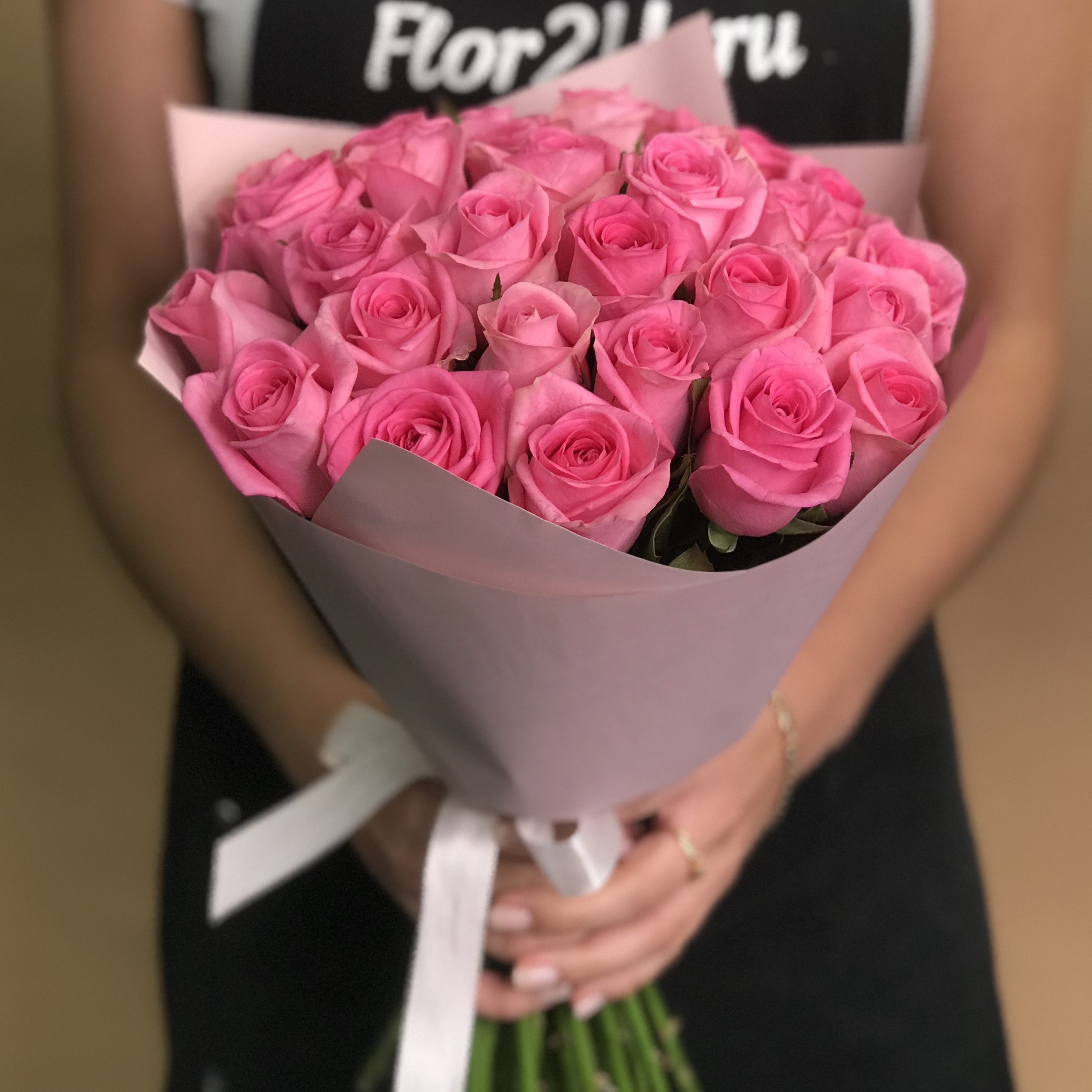 Букет из 31 розовой розы (40 см) букет в розовой шляпной коробке amour mini из 31 розовой розы кения