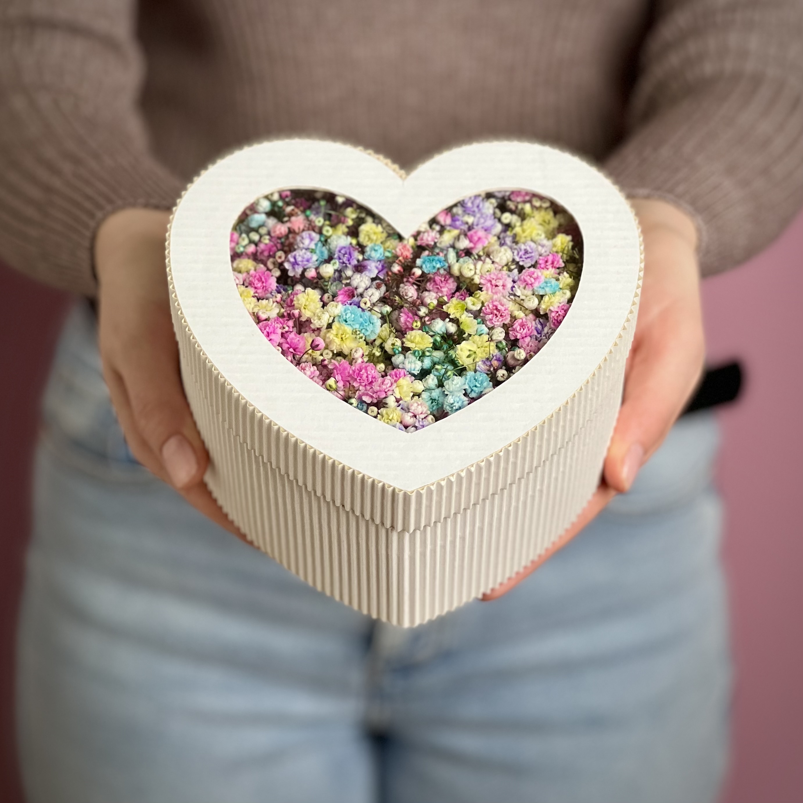 Гипсофила Цветная гипсофила в белом сердце S