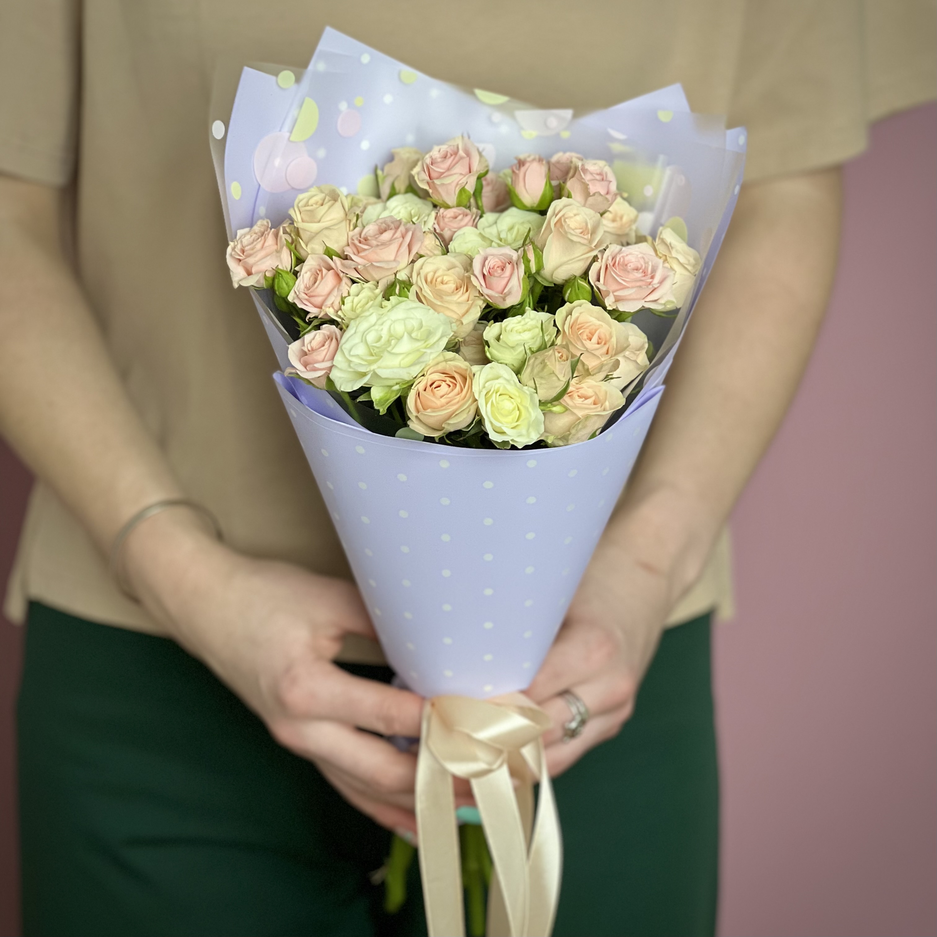 Кустовая роза Букет из 7 нежных кустовых роз