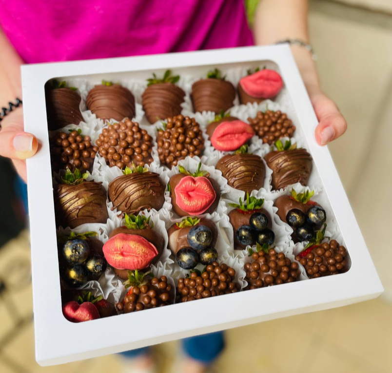 Для crm Клубника в шоколаде "И пусть весь мир подождёт"