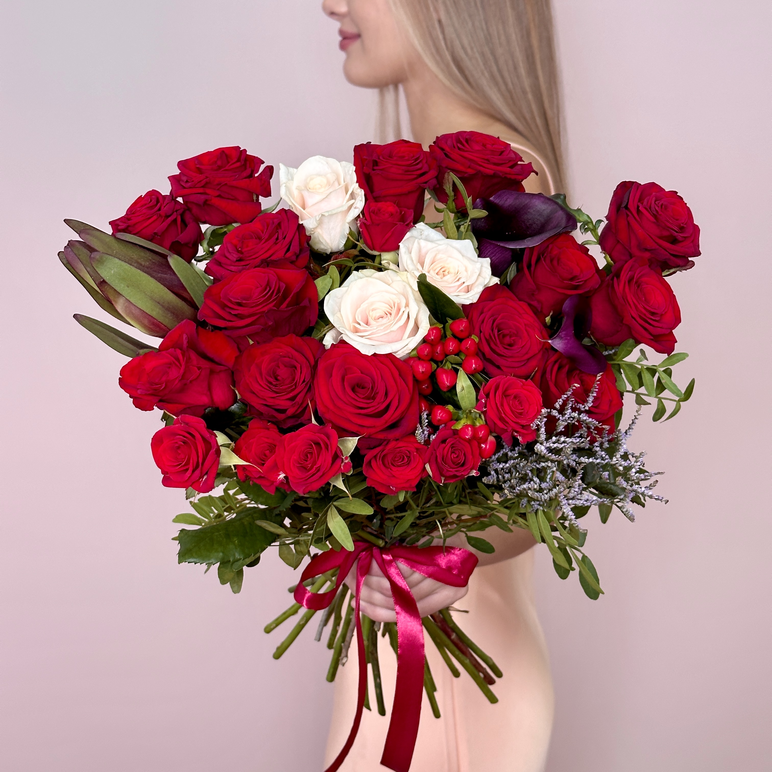 Кустовая роза Букет Танец страсти