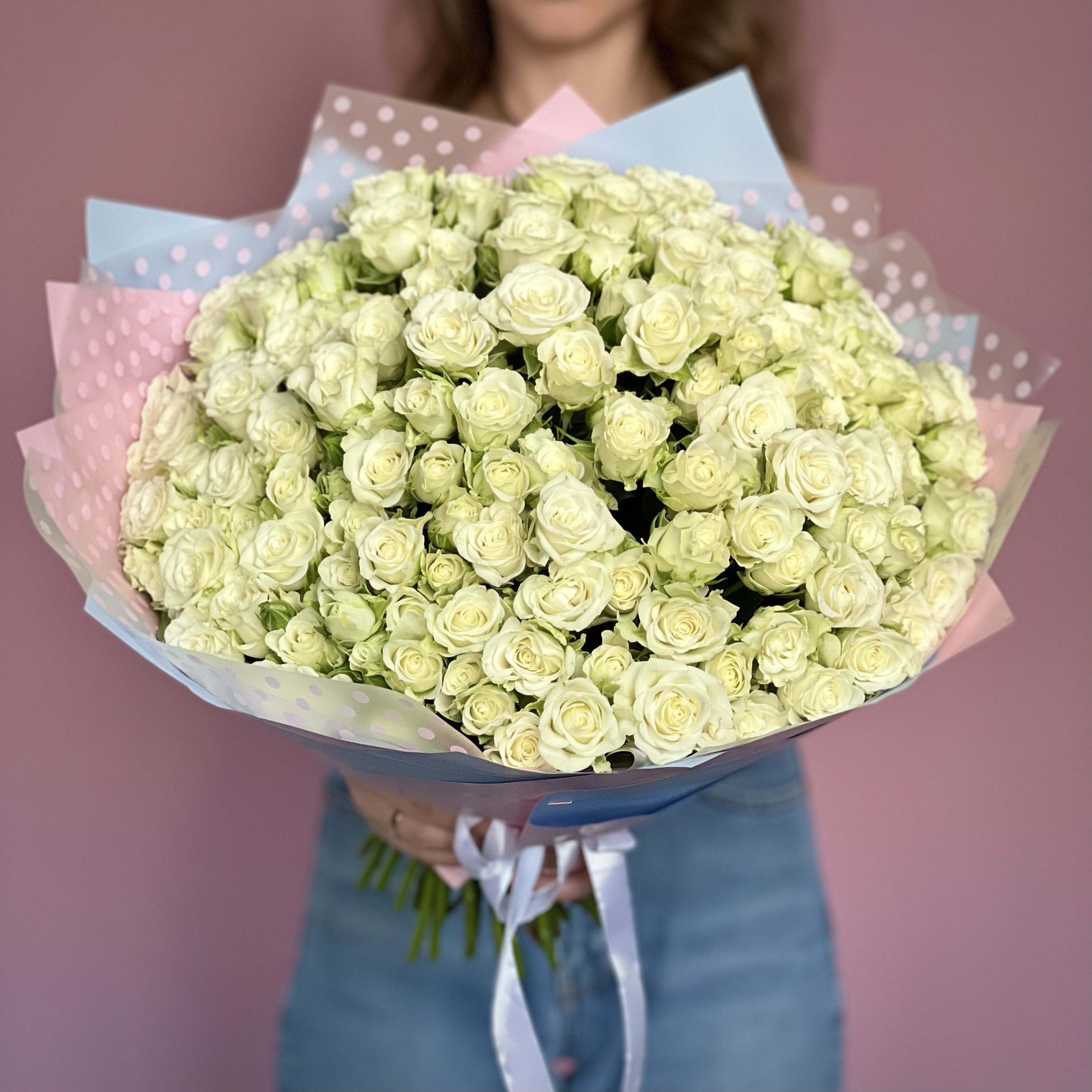 Кустовая роза Букет из 51 кустовой белой розы