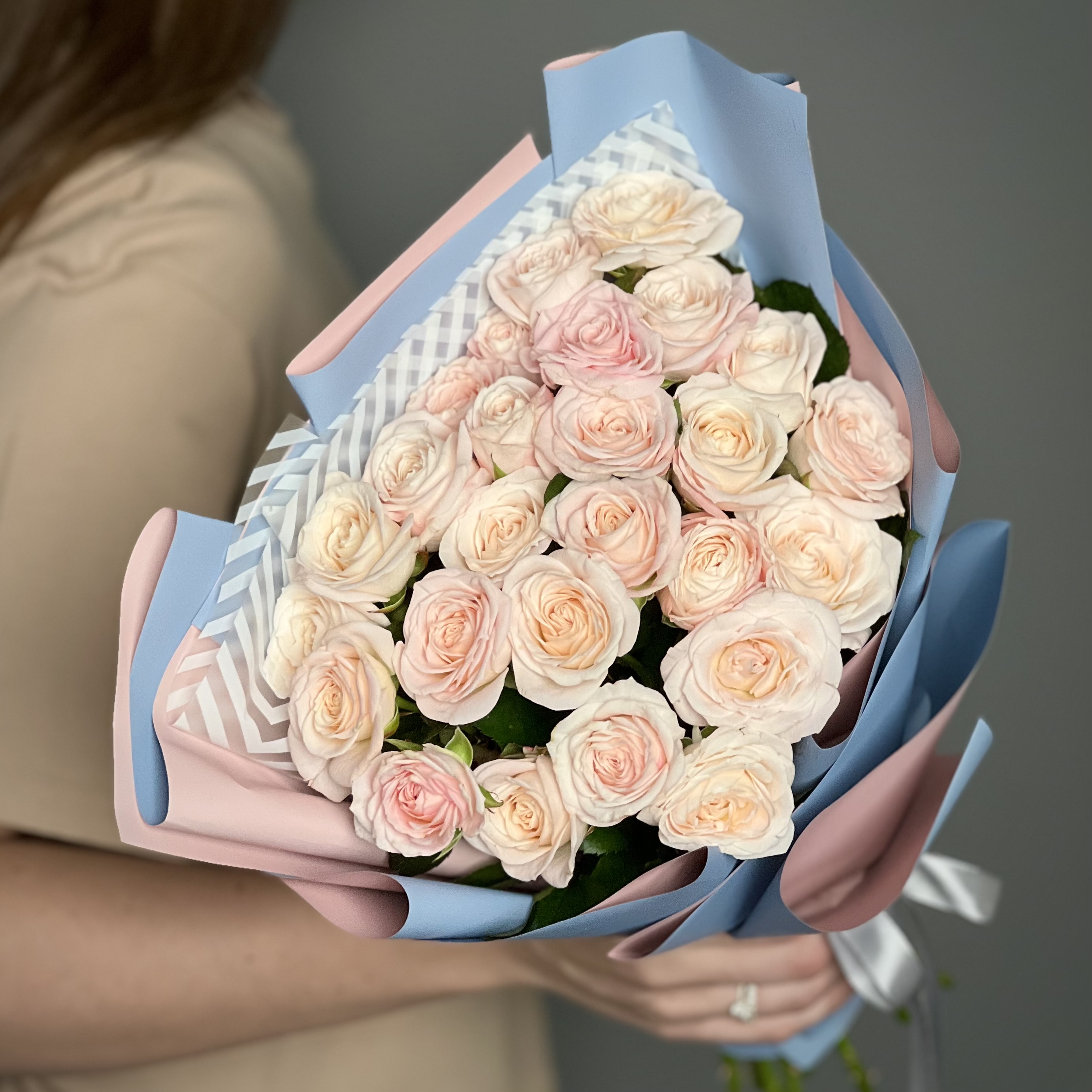 букет из 17 кустовых розовых роз Букет из 9 розовых кустовых пионовидных роз