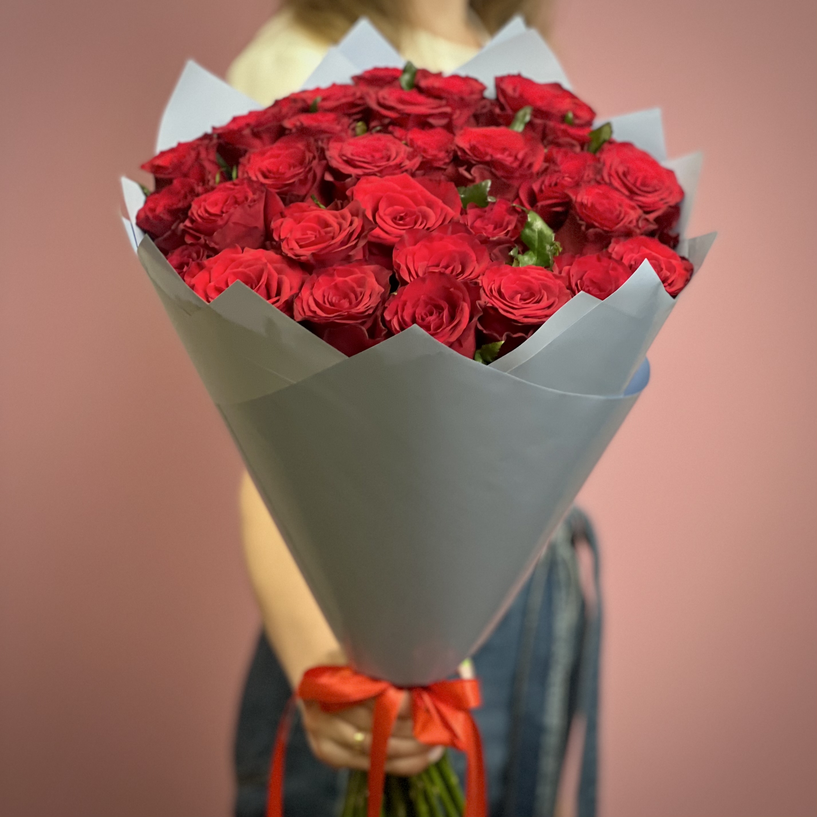 Букеты из роз Букет из 29 роз сорта Престиж (70 см)