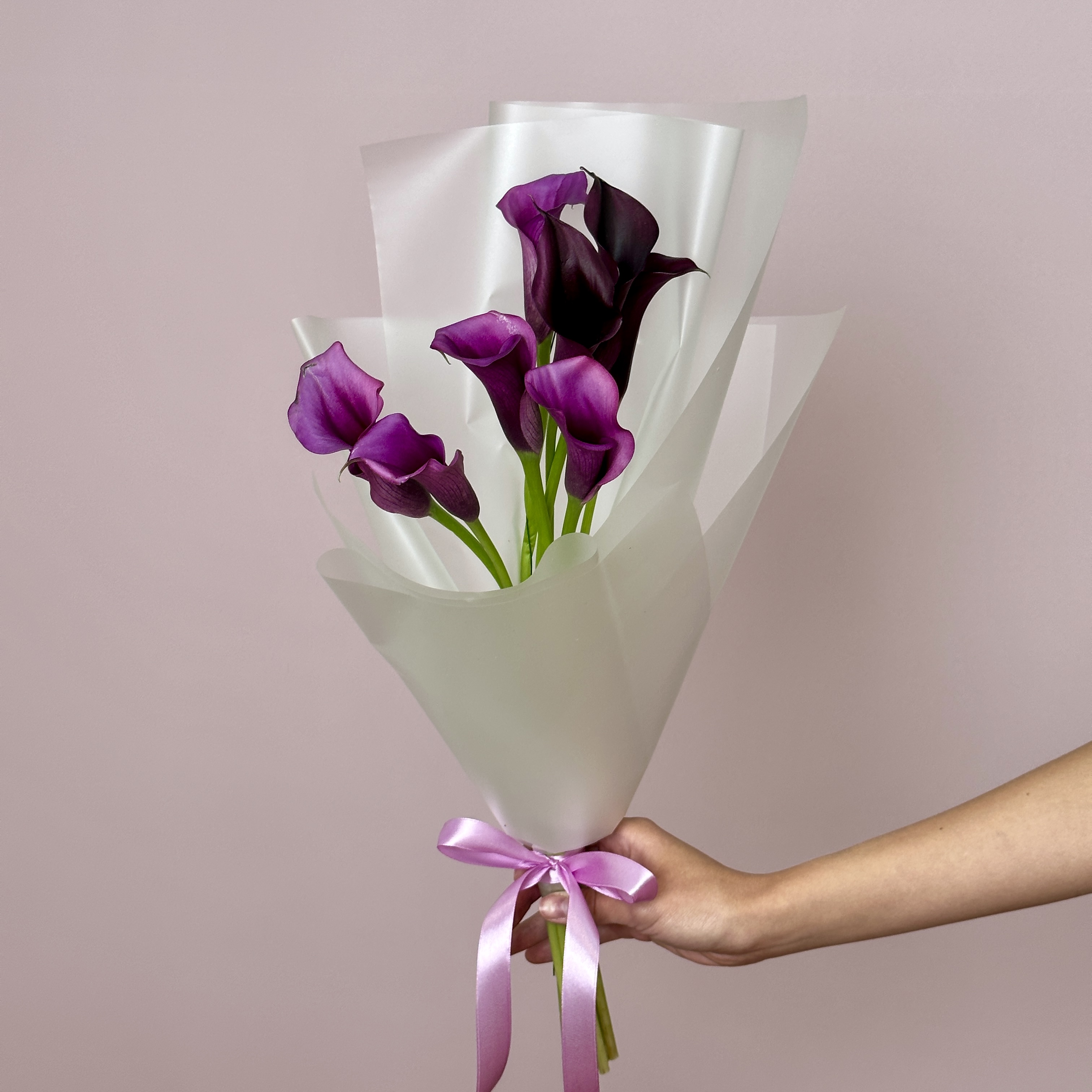 Каллы Букет из 7 черничных калл