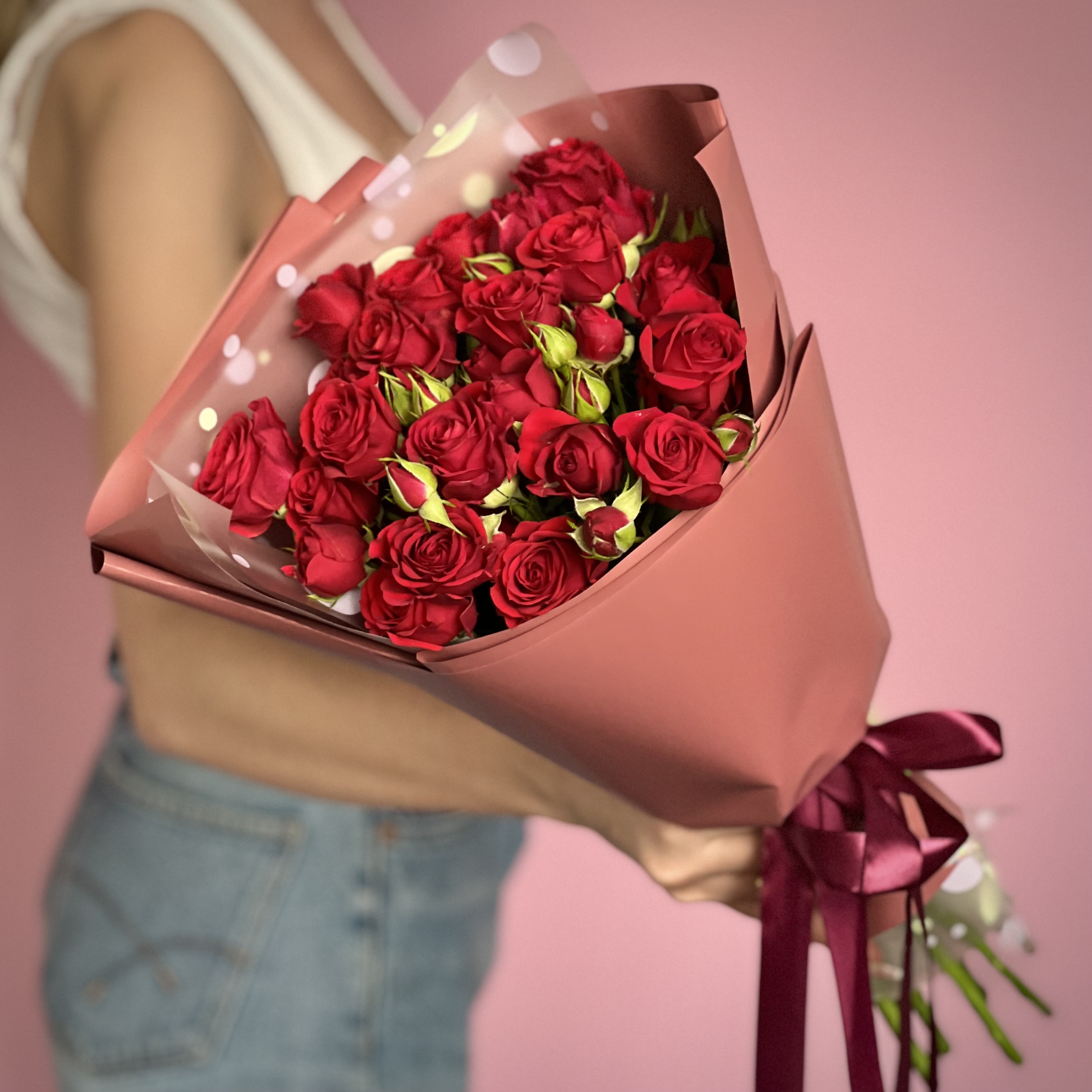 Букет из 7 кустовых красных роз