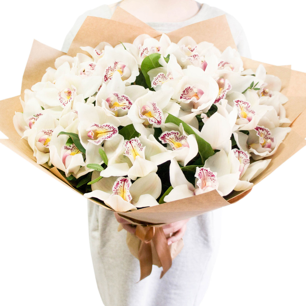 Букет из 27 белых орхидей с зеленью букет из 7 белых орхидей