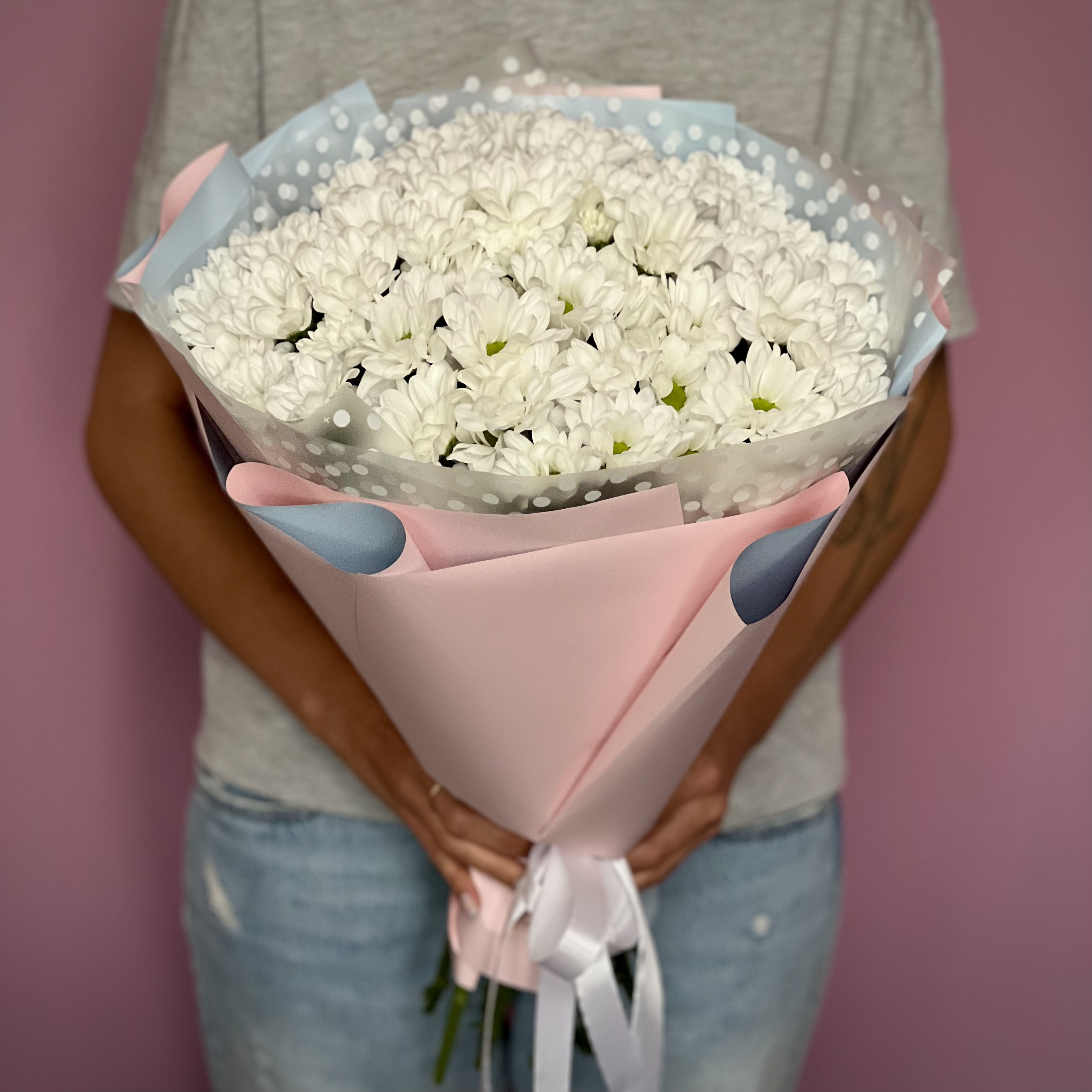 Хризантемы Букет из 11 кустовых белых хризантем