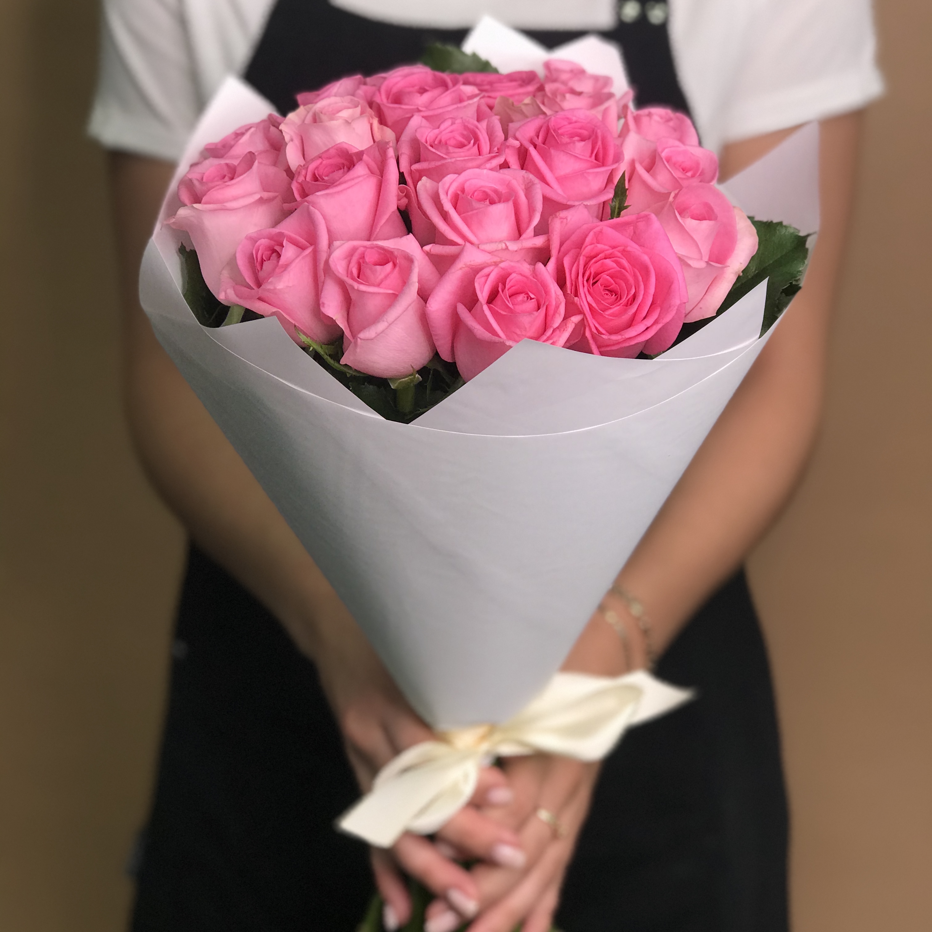 Букет из 19 розовых роз (60 см)