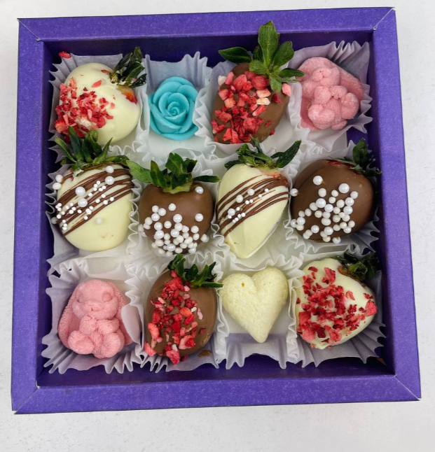 Для crm Клубника в бельгийском шоколаде с цветами "Соблазн"