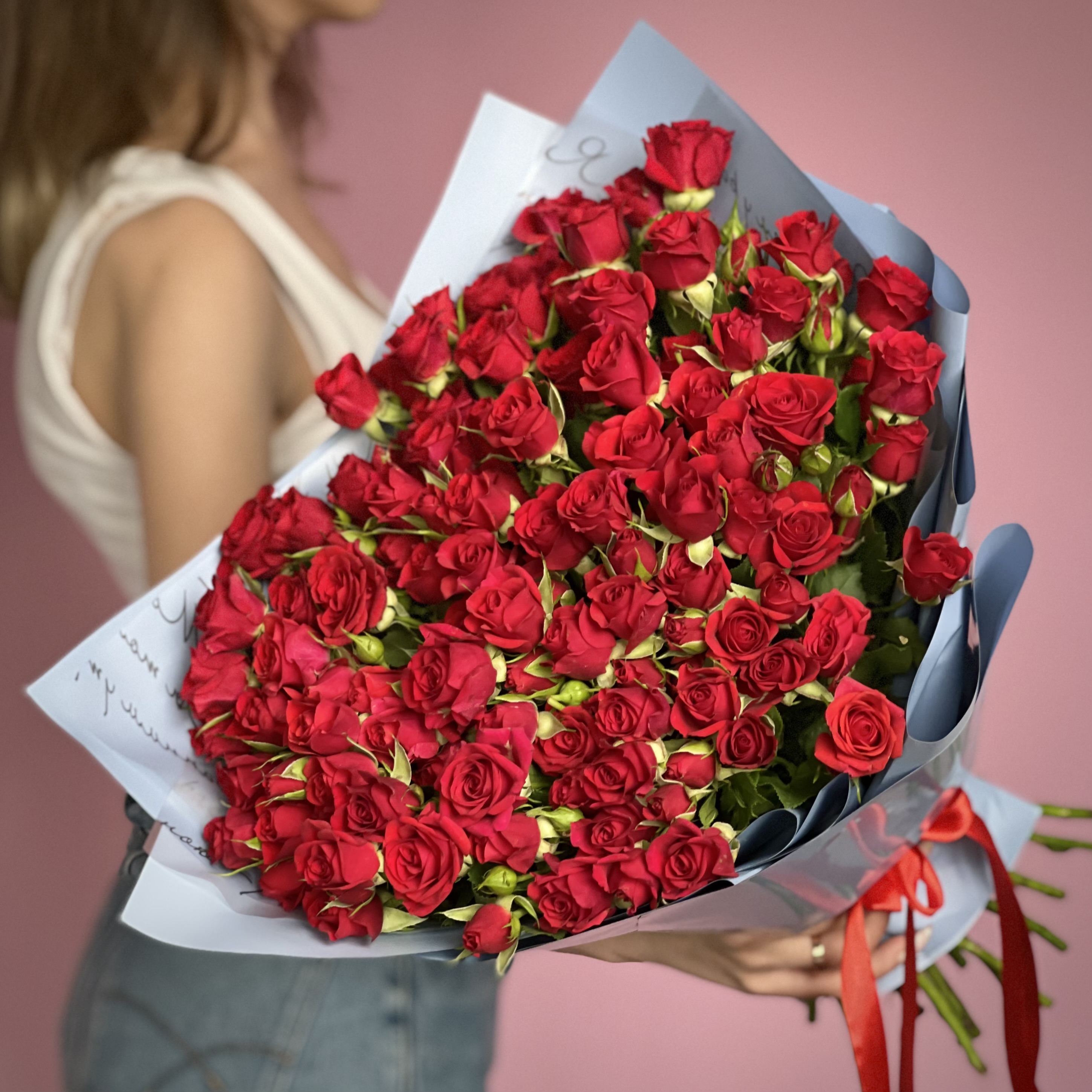 букет из 11 кустовых красных роз Букет из 29 кустовых красных роз