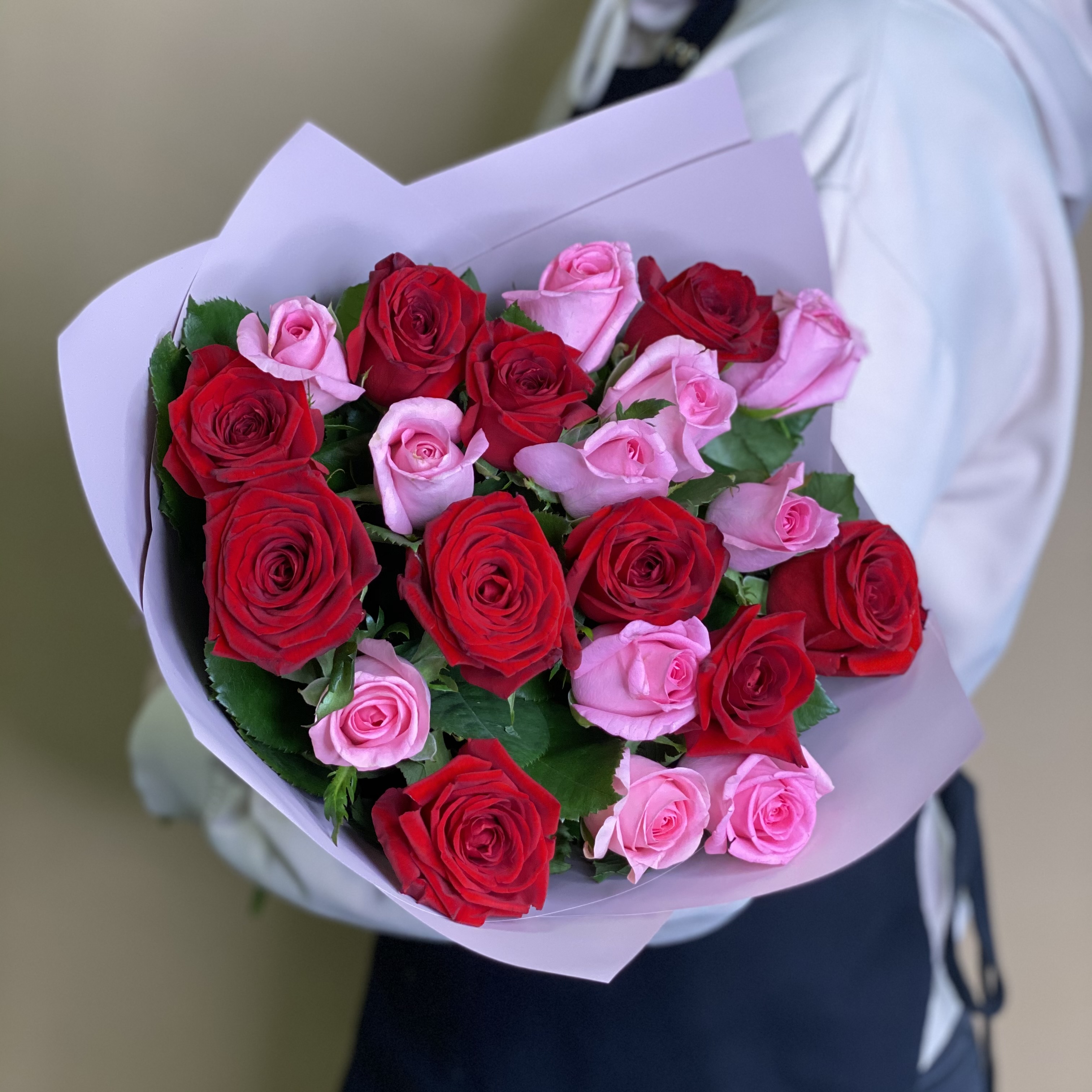 Розы Букет из красных и розовых роз 25 шт. (40 см)