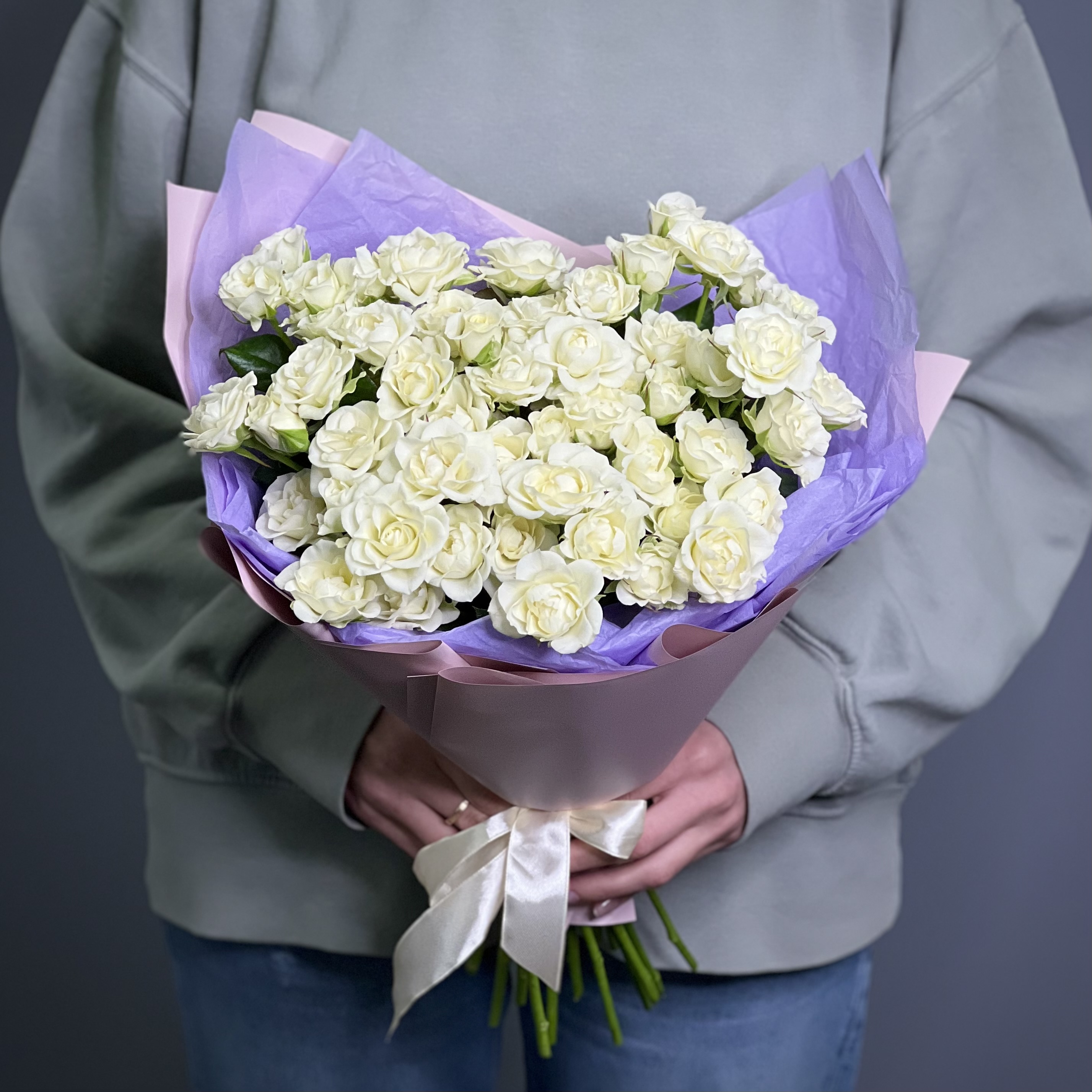 Кустовая роза Букет Вьюга