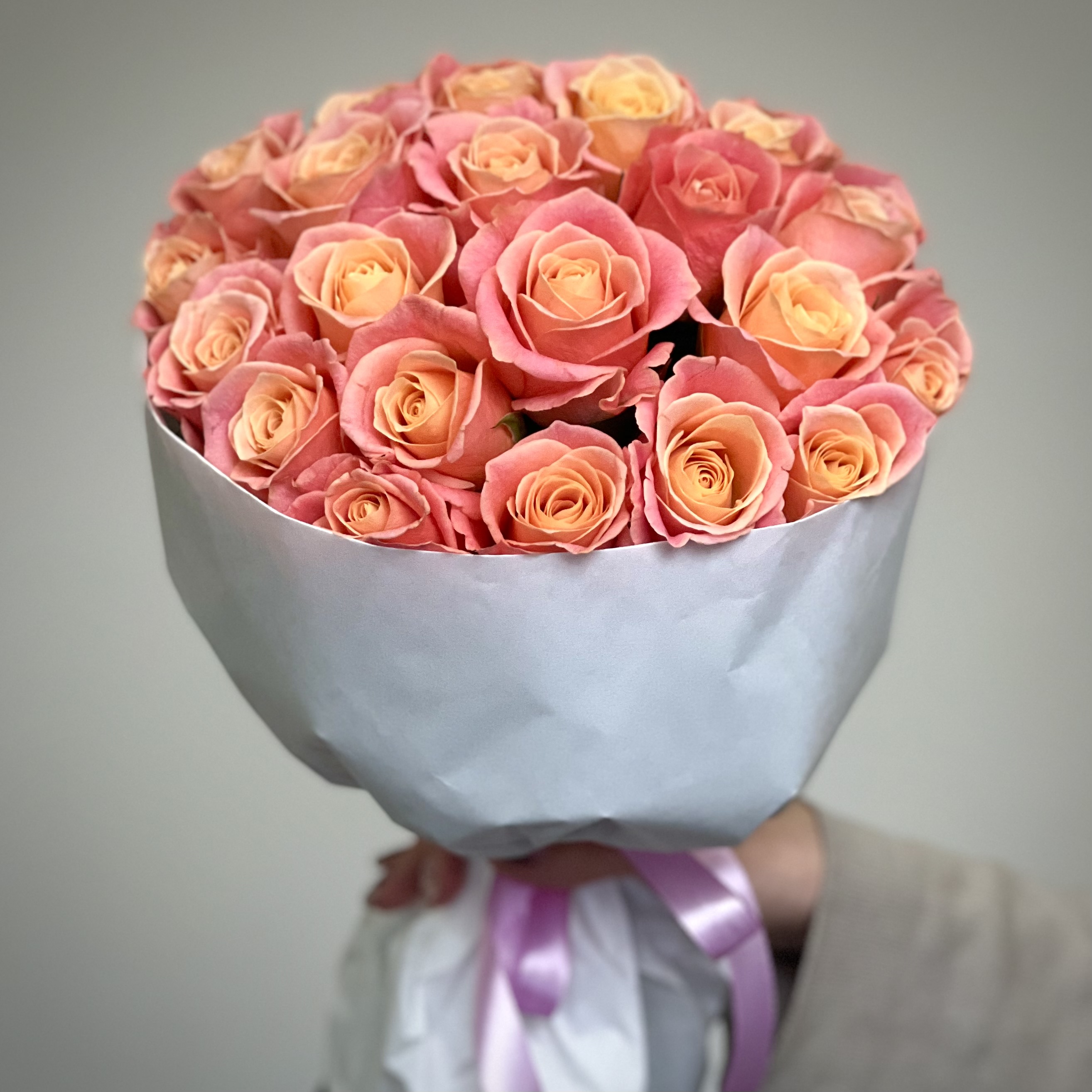 Букеты из роз Букет из коралловых роз Королек