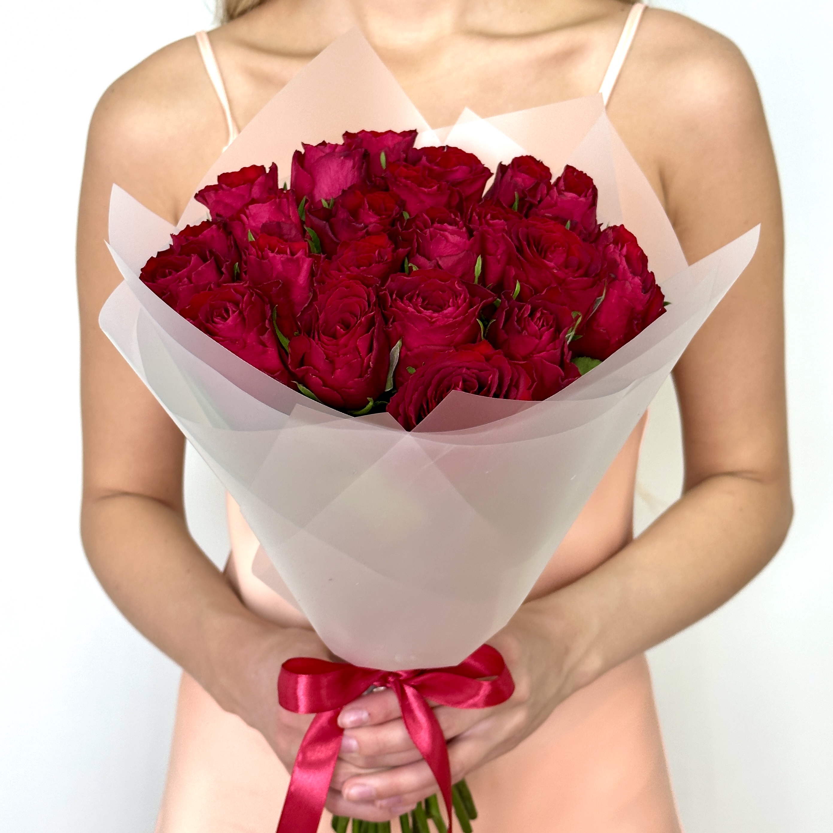 Букет из 21 розы Рэд Пэйшн хризантема лилия хоек рэд
