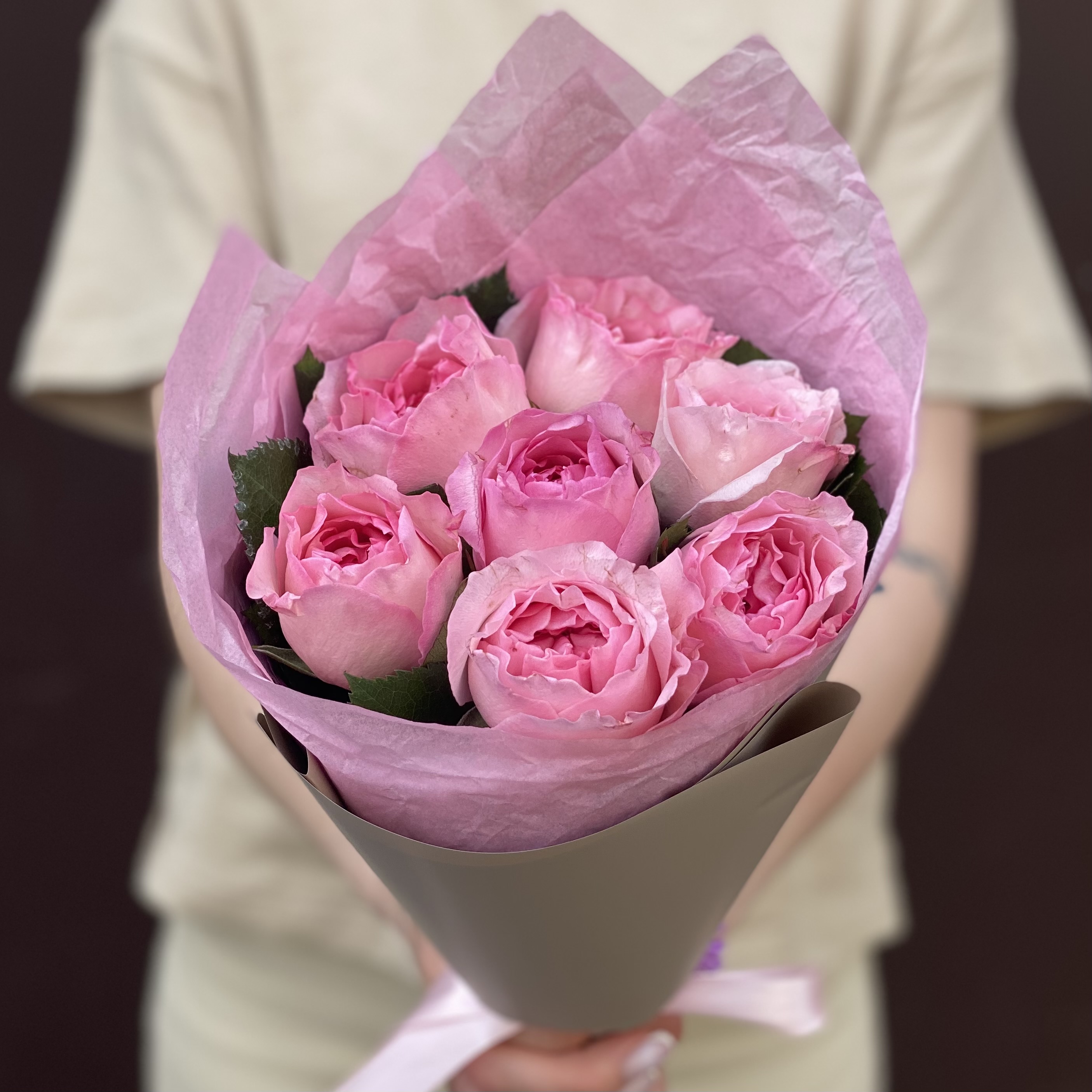 букет из 15 пионовидных роз swan grace в упаковке Букет из 7 розовых пионовидных роз