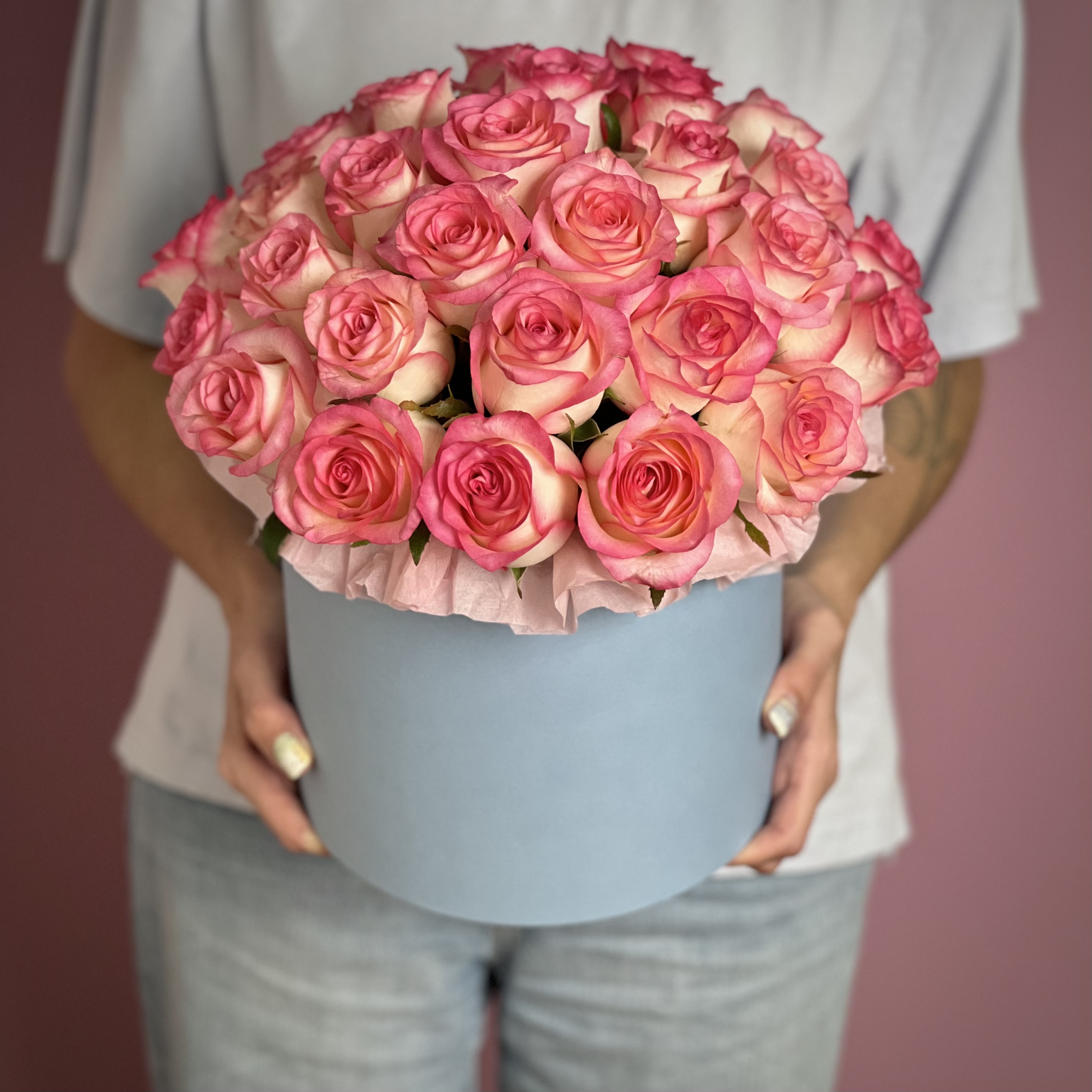 Цветы в коробке Розы Джумилия в коробке L