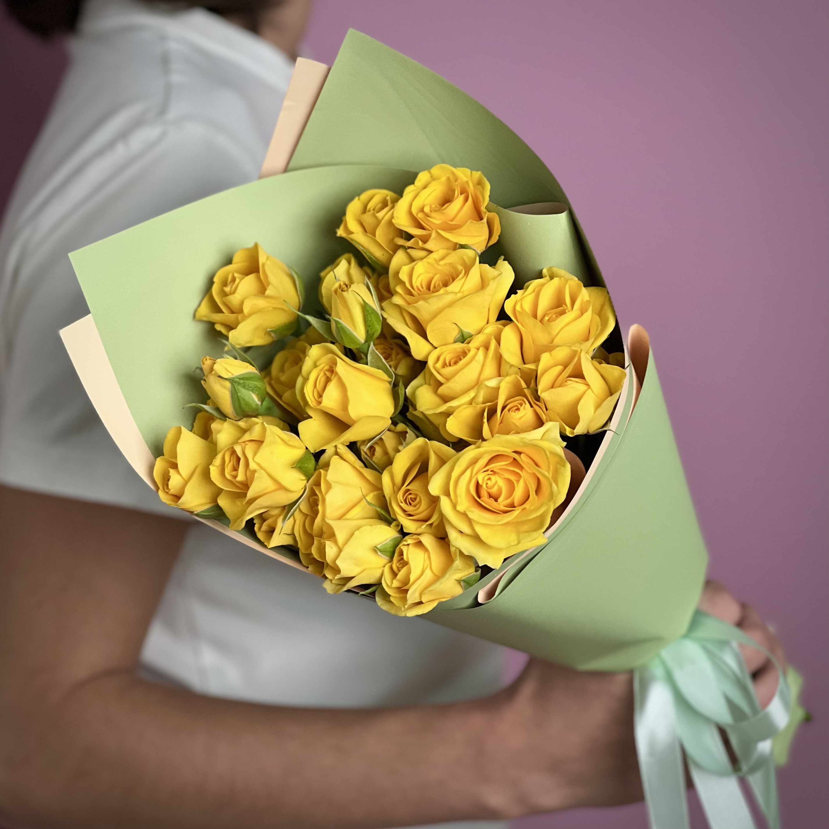 Кустовая роза Букет из 7 кустовых желтых роз