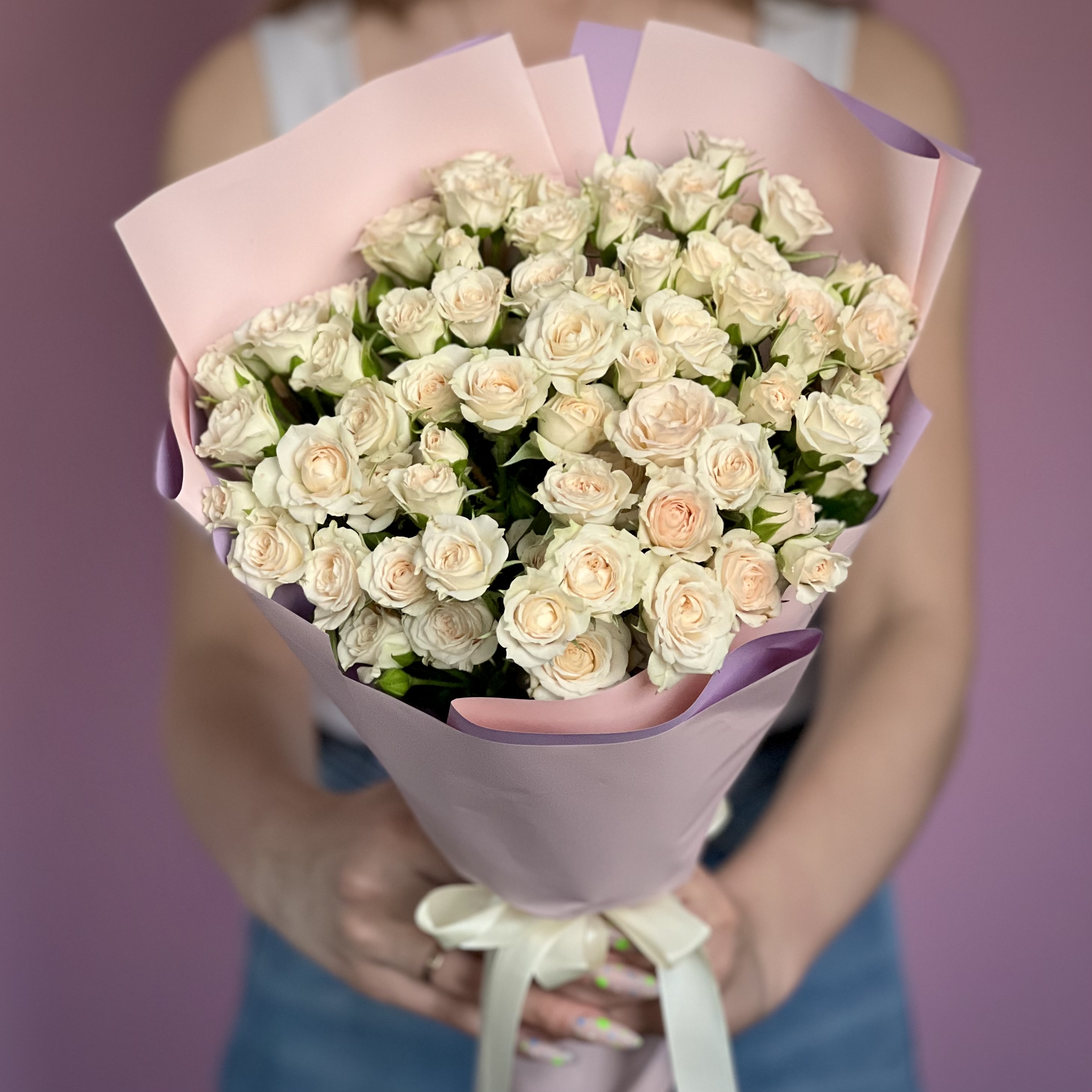 Кустовая роза Букет из 17 кустовых кремовых роз