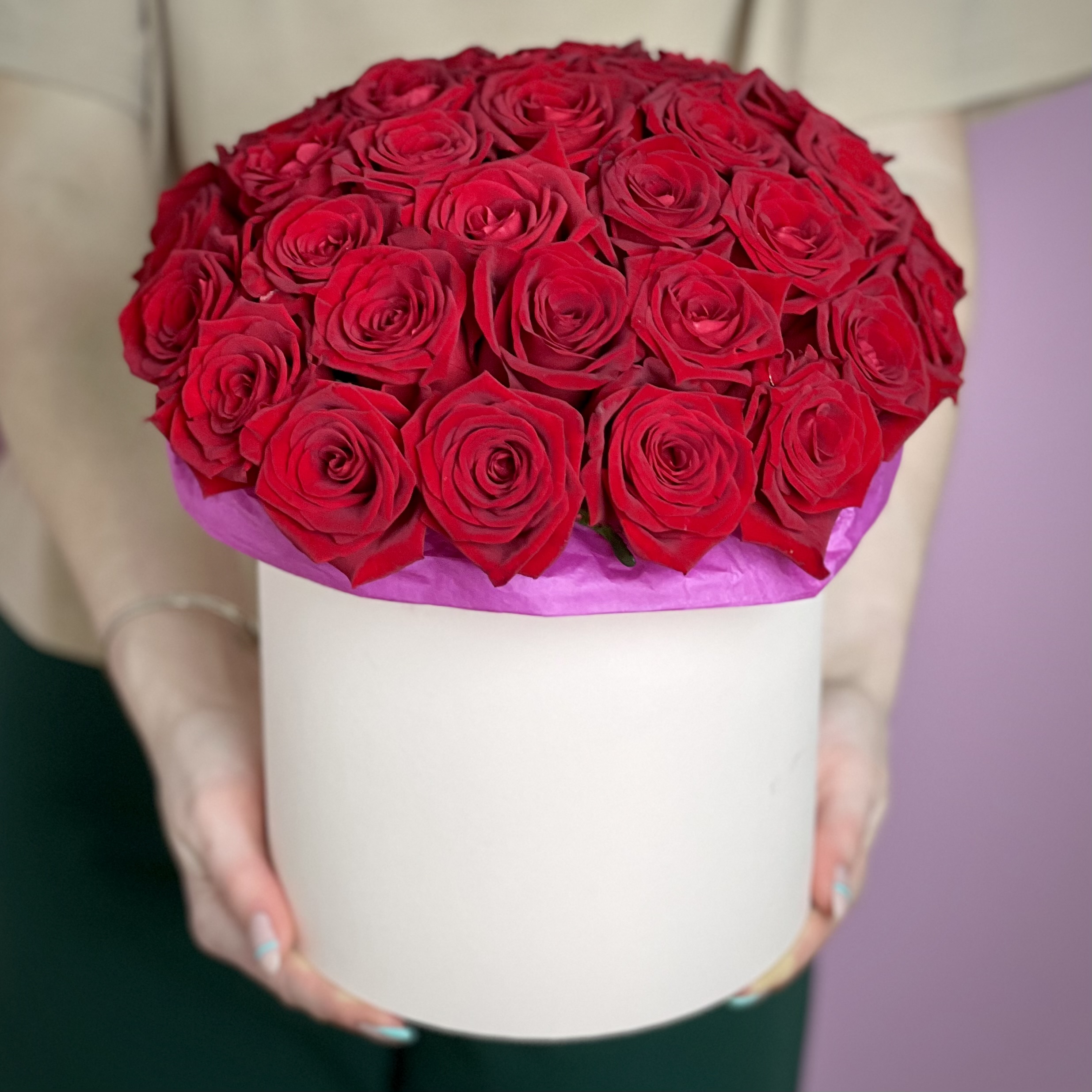 Красные розы в коробке L розы красные 15мл отдушка