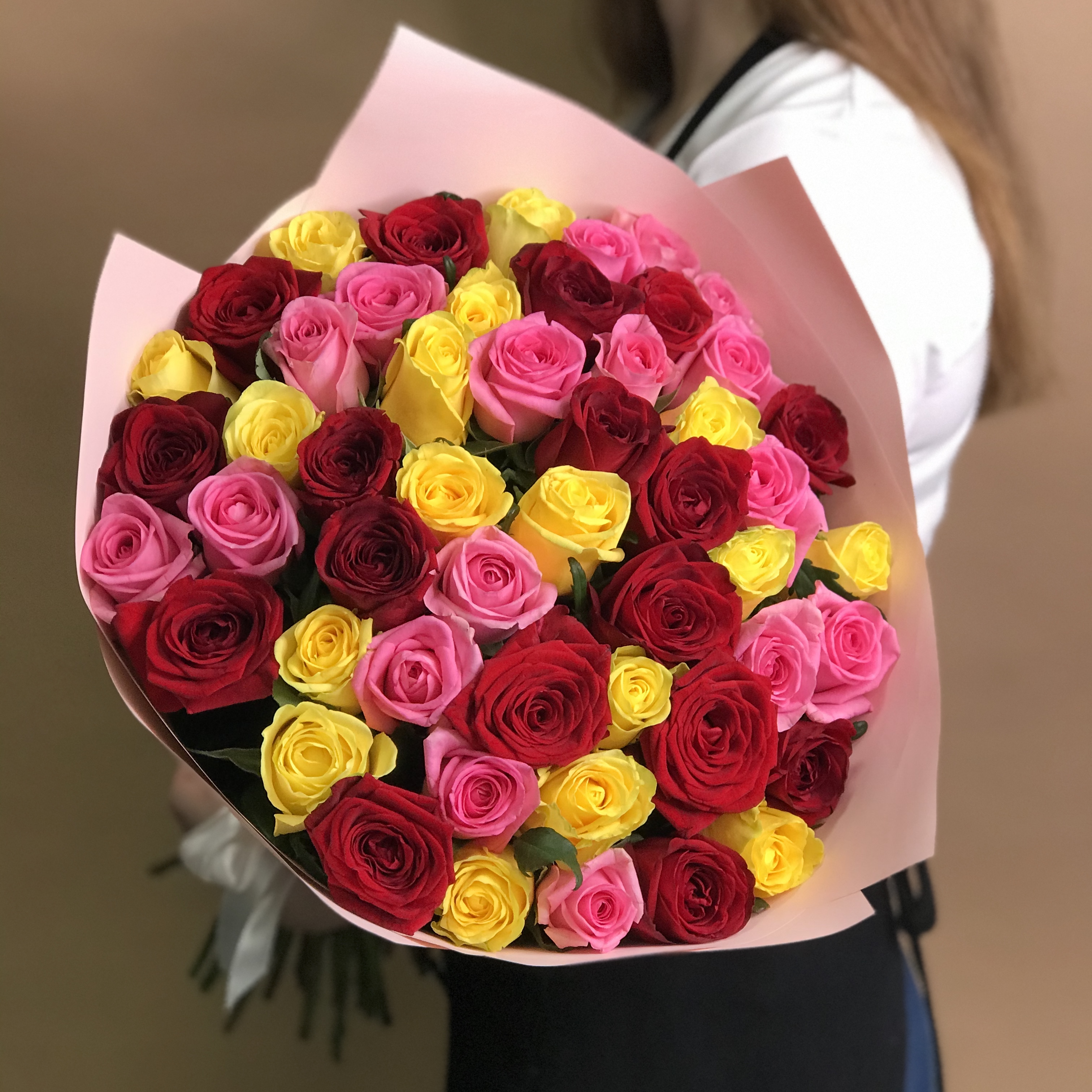 Розы Букет из роз яркий микс 51 шт. (70 см)