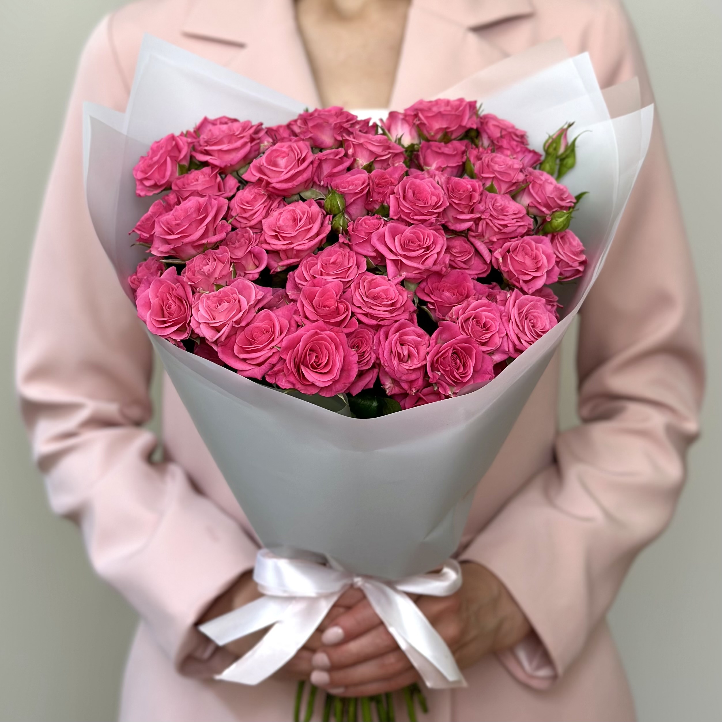 Букет из 17 кустовых малиновых роз букет из 17 кустовых красных роз