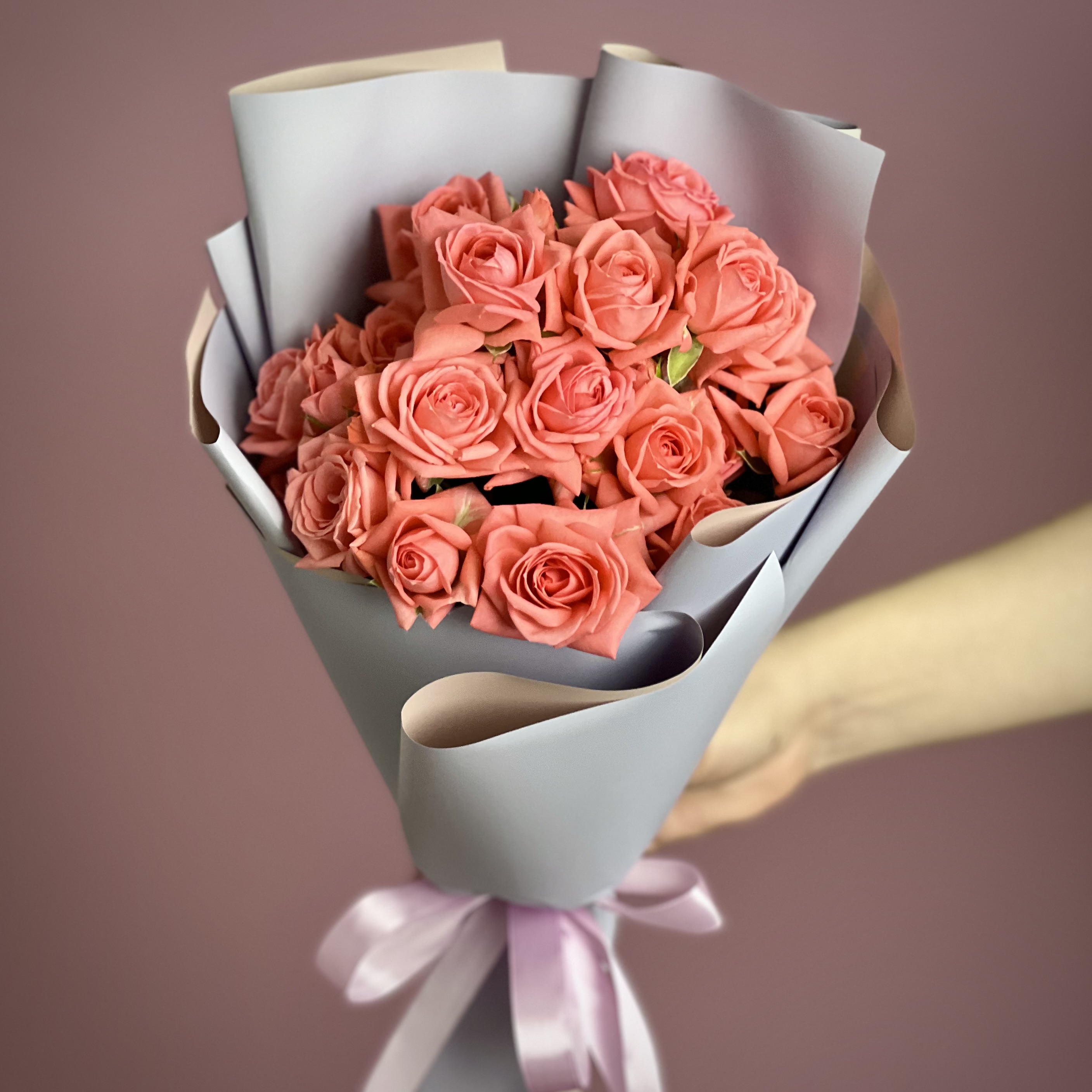 Кустовая роза Букет из 7 кустовых коралловых роз