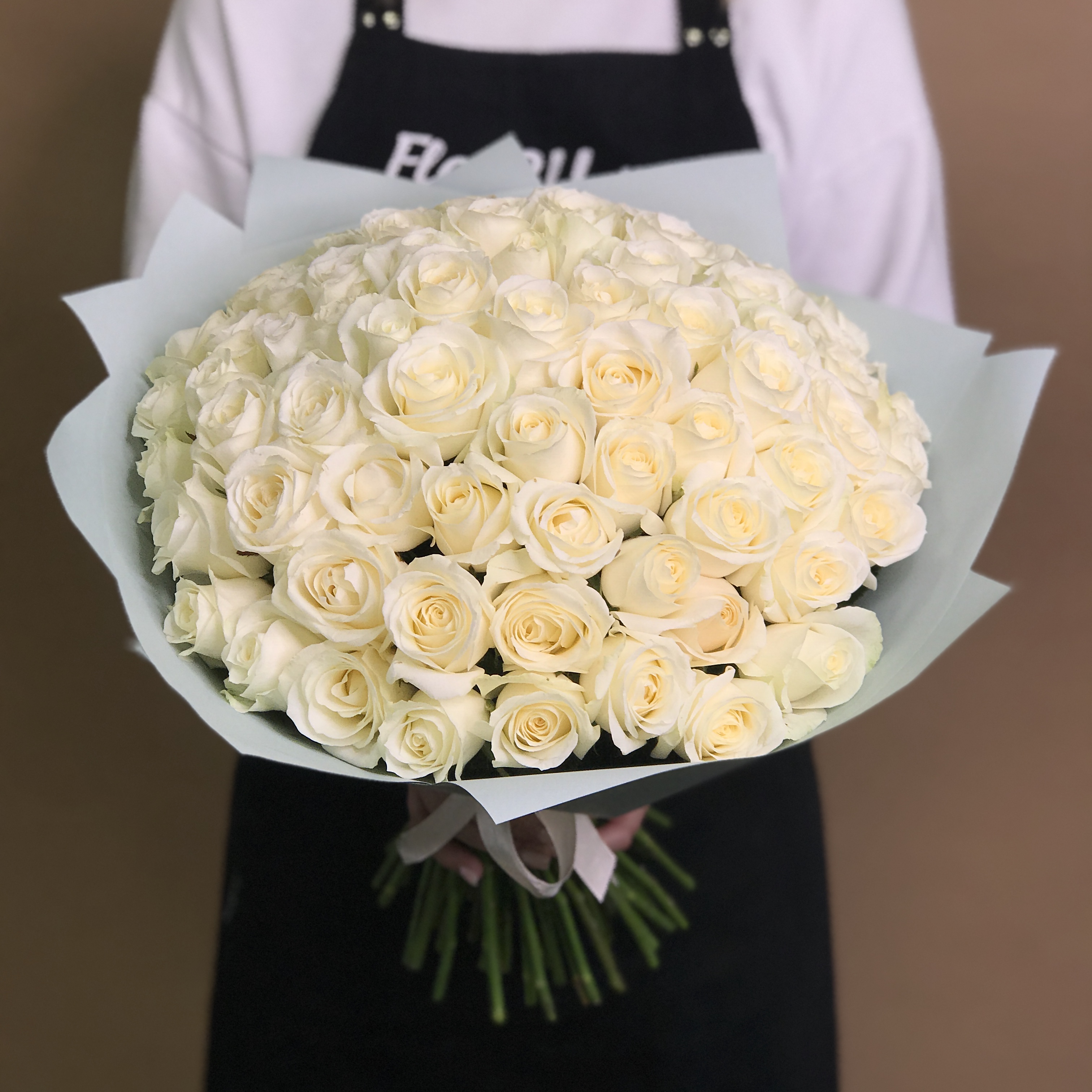 Букет из 75 белых роз (40 см) букет из 75 белых роз 60 см