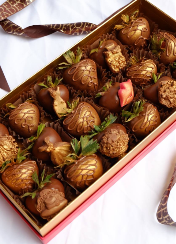 Для crm Клубника в шоколаде в премиум коробке 18 шт