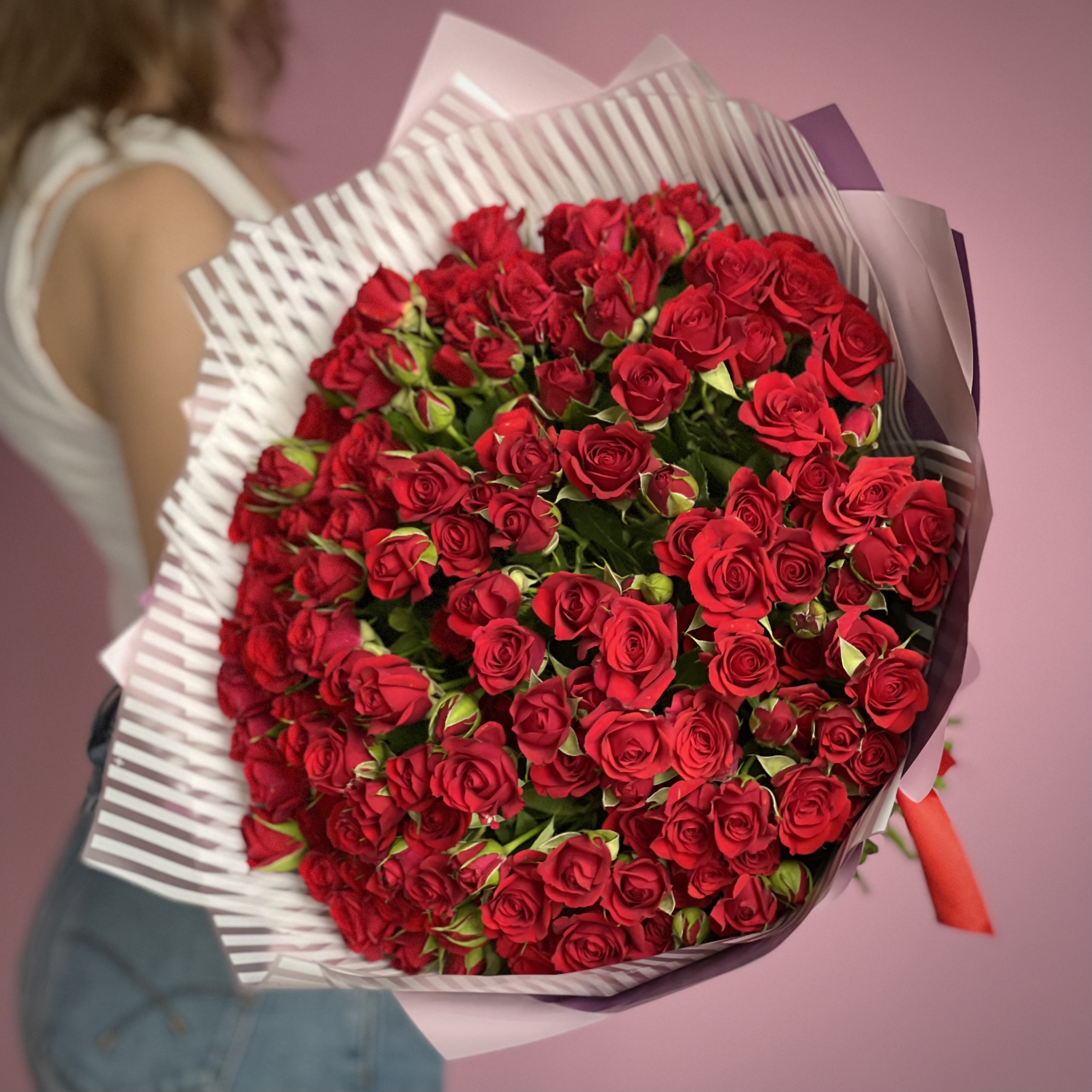 букет из 51 кустовой красной розы Букет из 51 кустовой красной розы