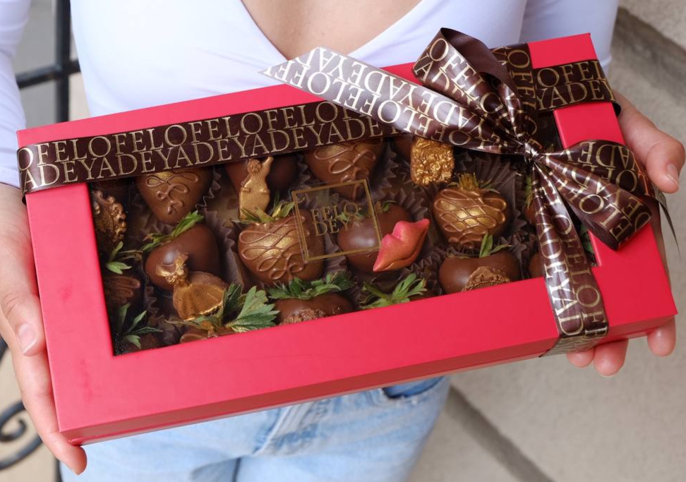 Для crm Клубника в шоколаде в премиум коробке 18 шт